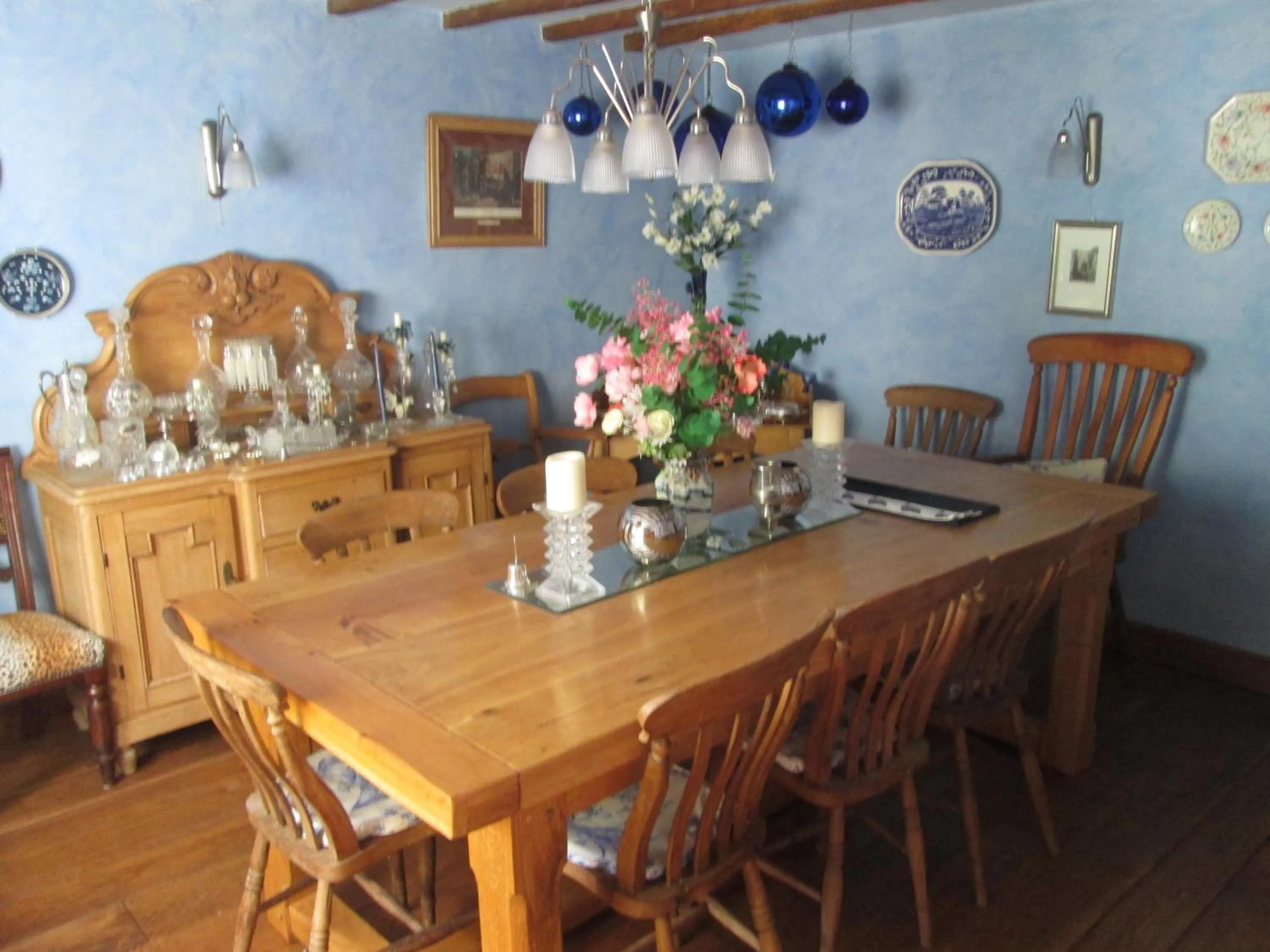Restaurant/places to eat in Clayton Wickham Farmhouse