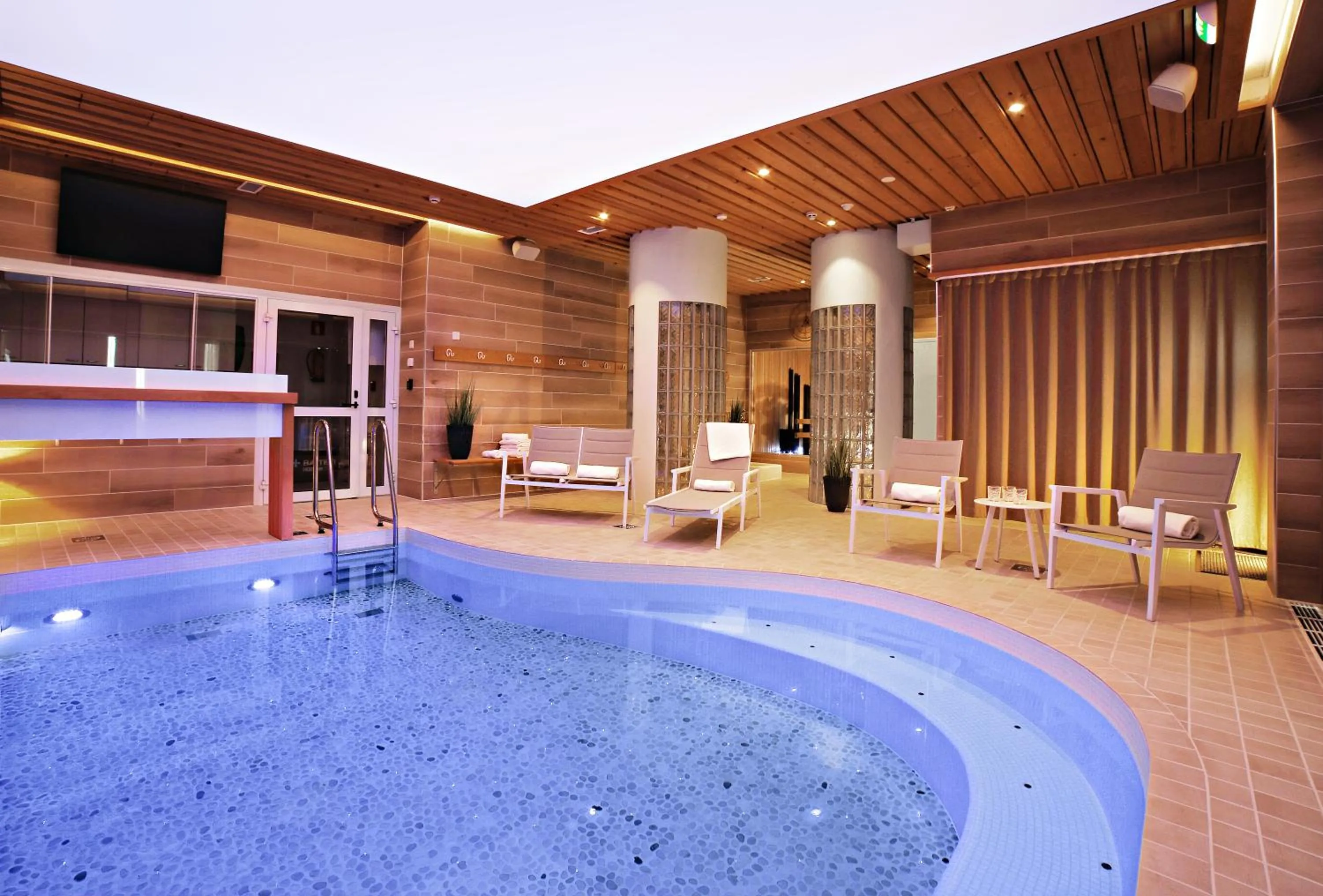 Swimming pool in Hotel Aateli Hillside