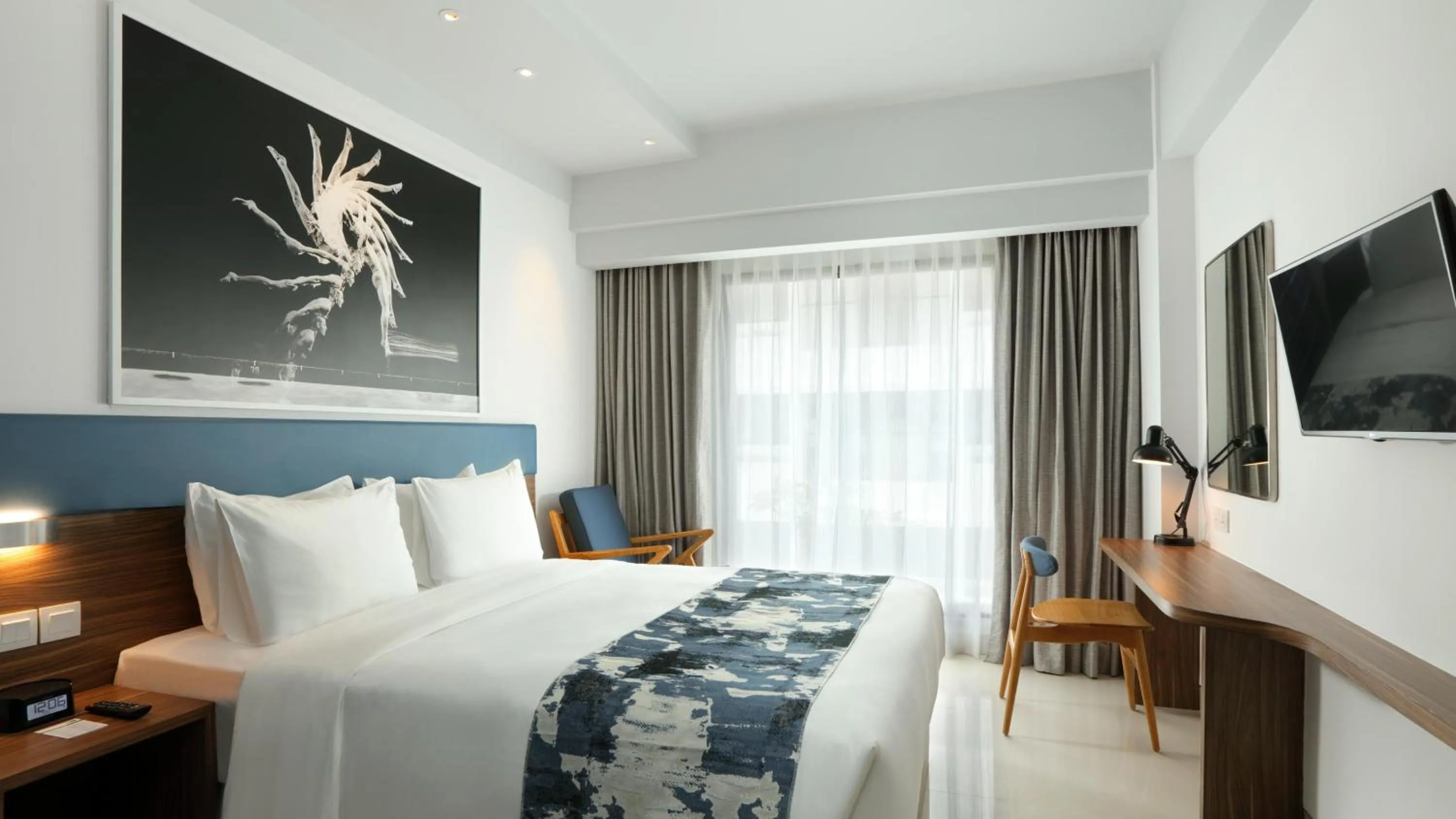 Photo of the whole room, Bed in Holiday Inn Express Baruna by IHG