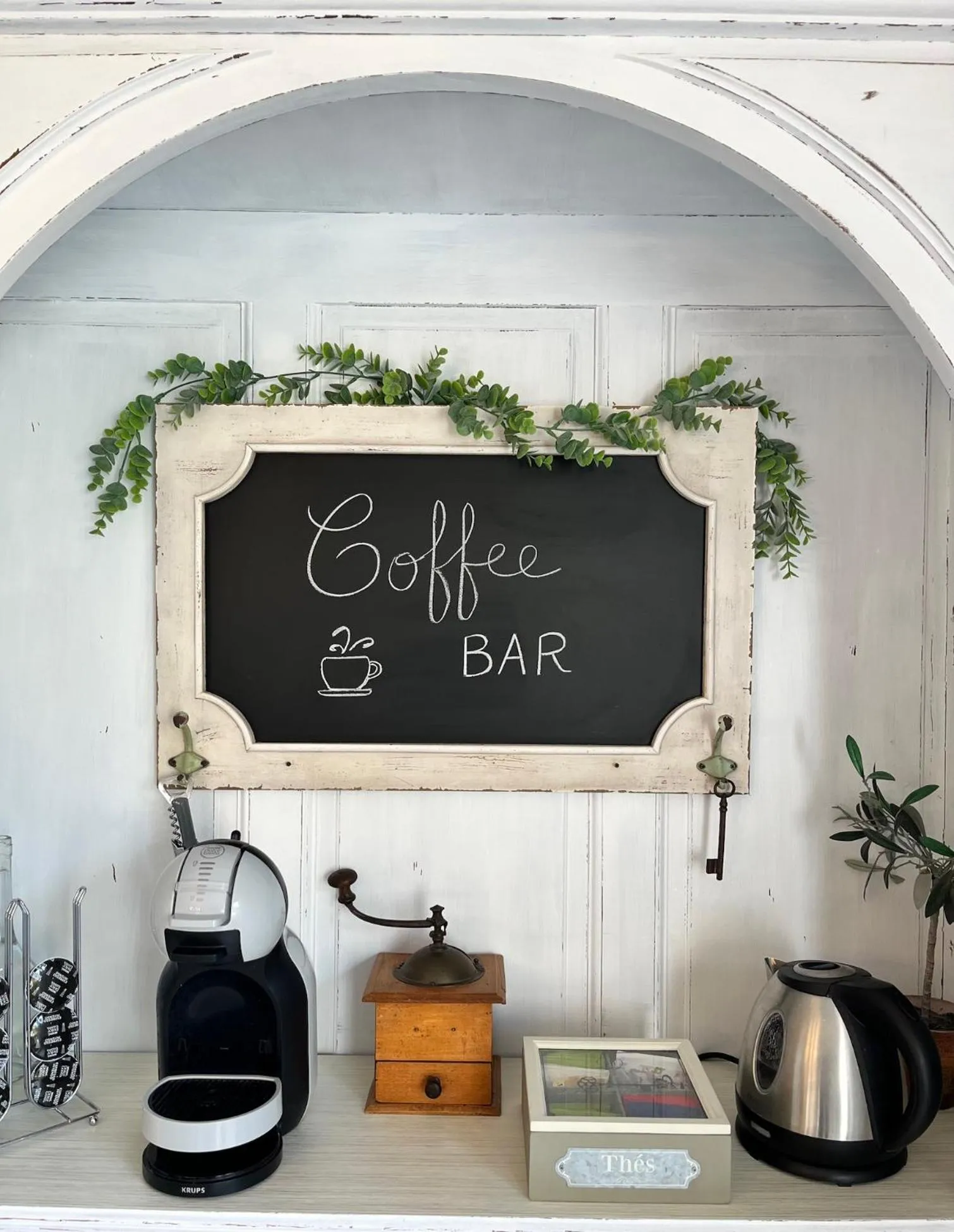 Coffee/tea facilities in La Villa Aux Oliviers