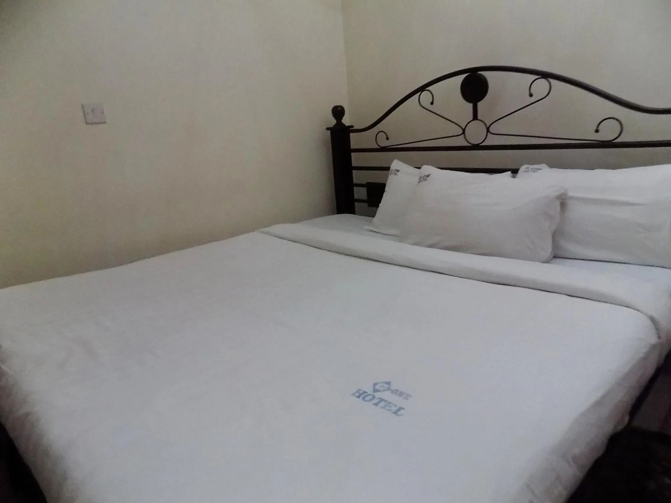 Bedroom, Bed in G-One Hotel Kampala