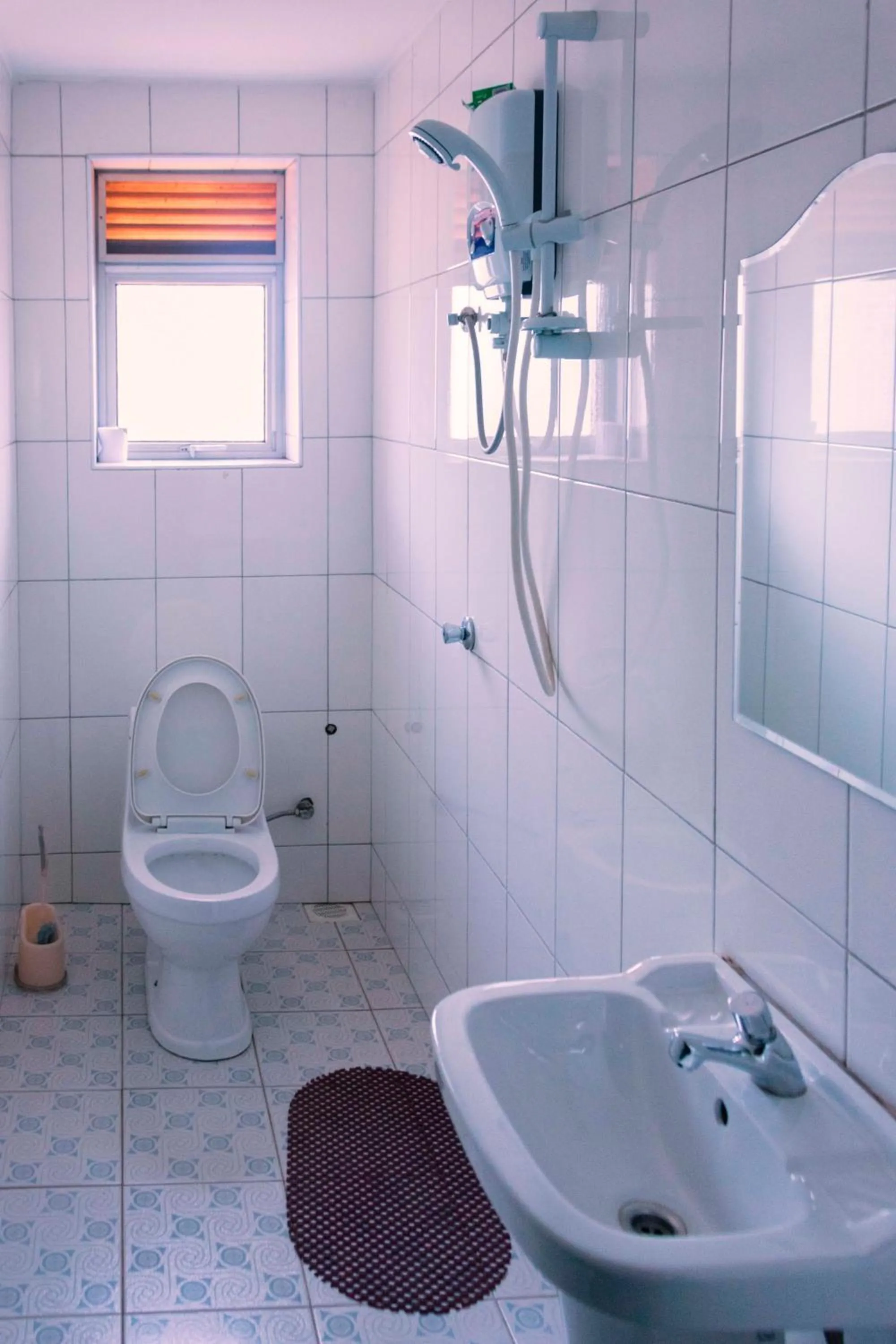 Shower in G-One Hotel Kampala