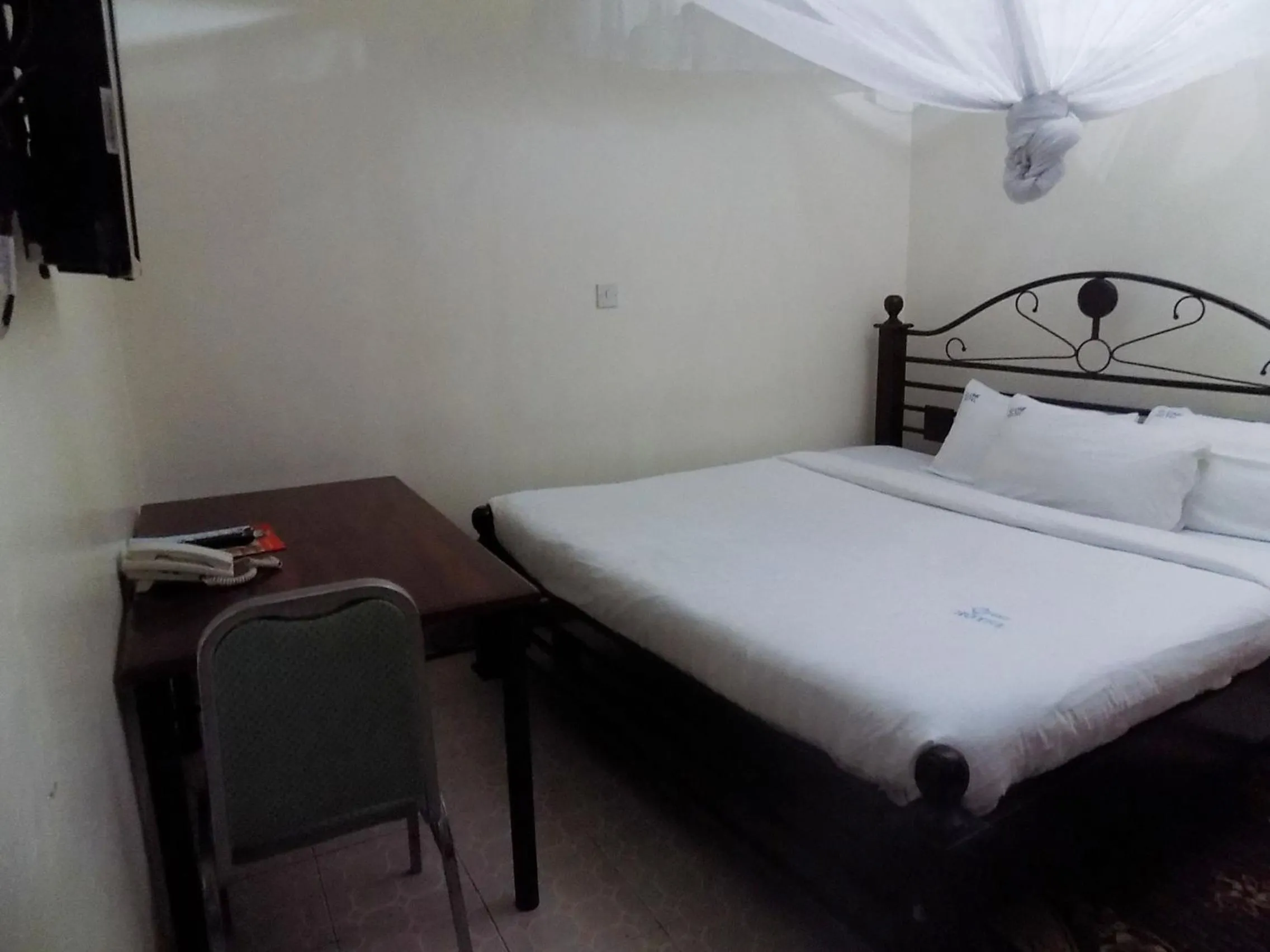 Bedroom, Bed in G-One Hotel Kampala