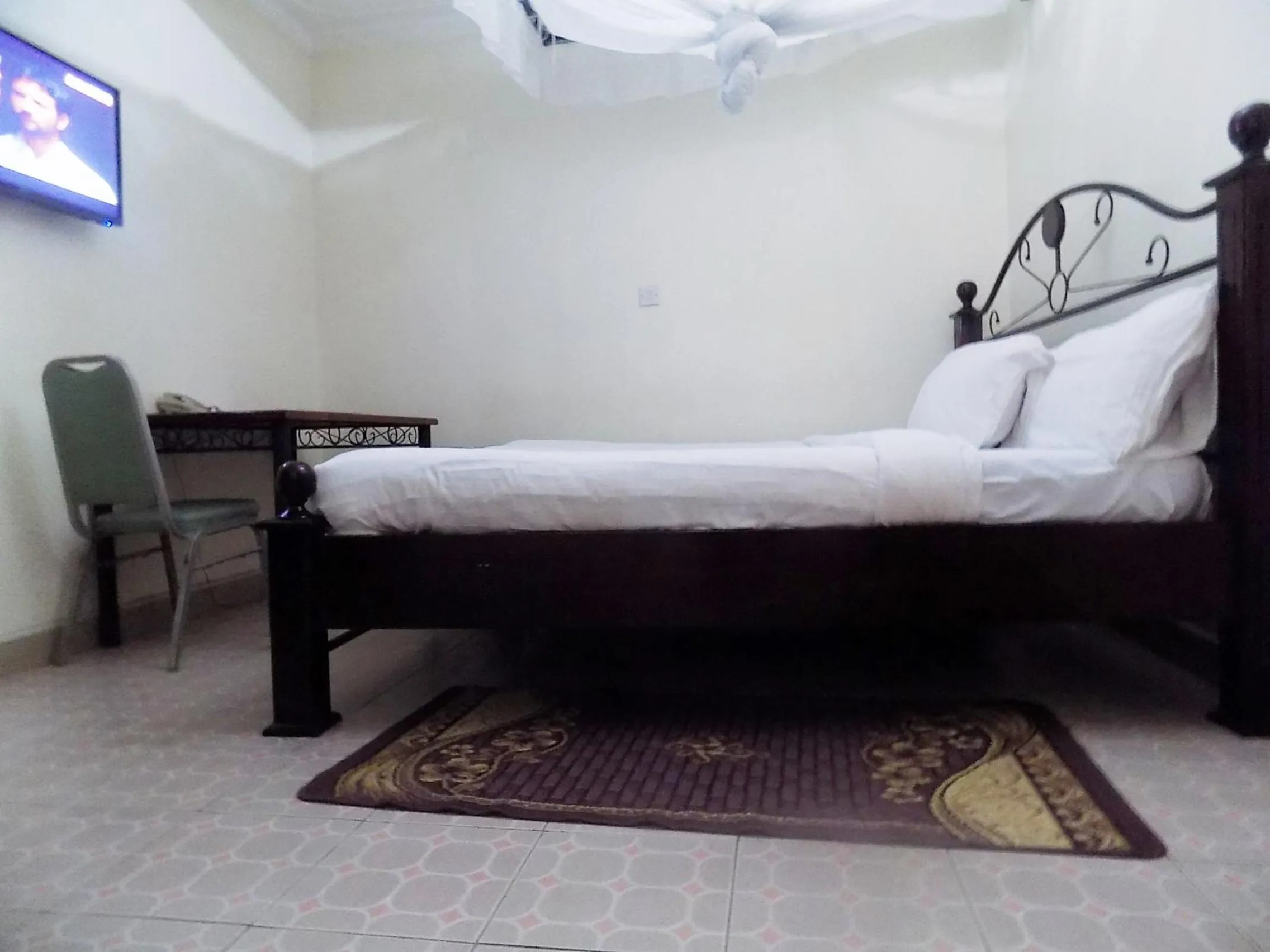 Bedroom, Bed in G-One Hotel Kampala