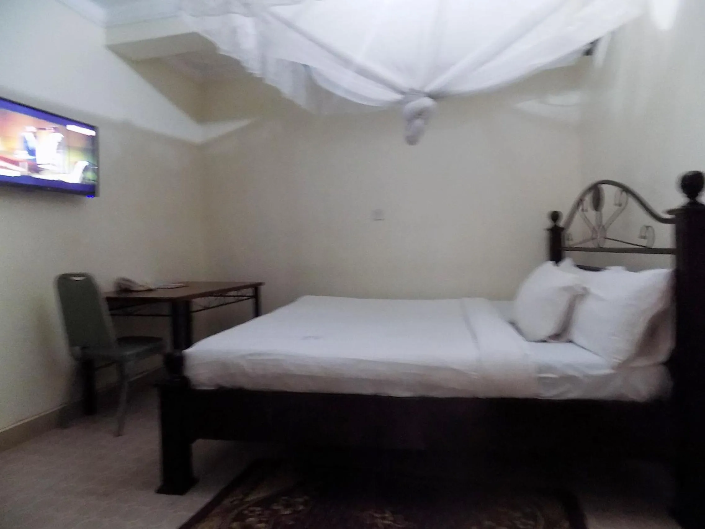 Bedroom, Bed in G-One Hotel Kampala