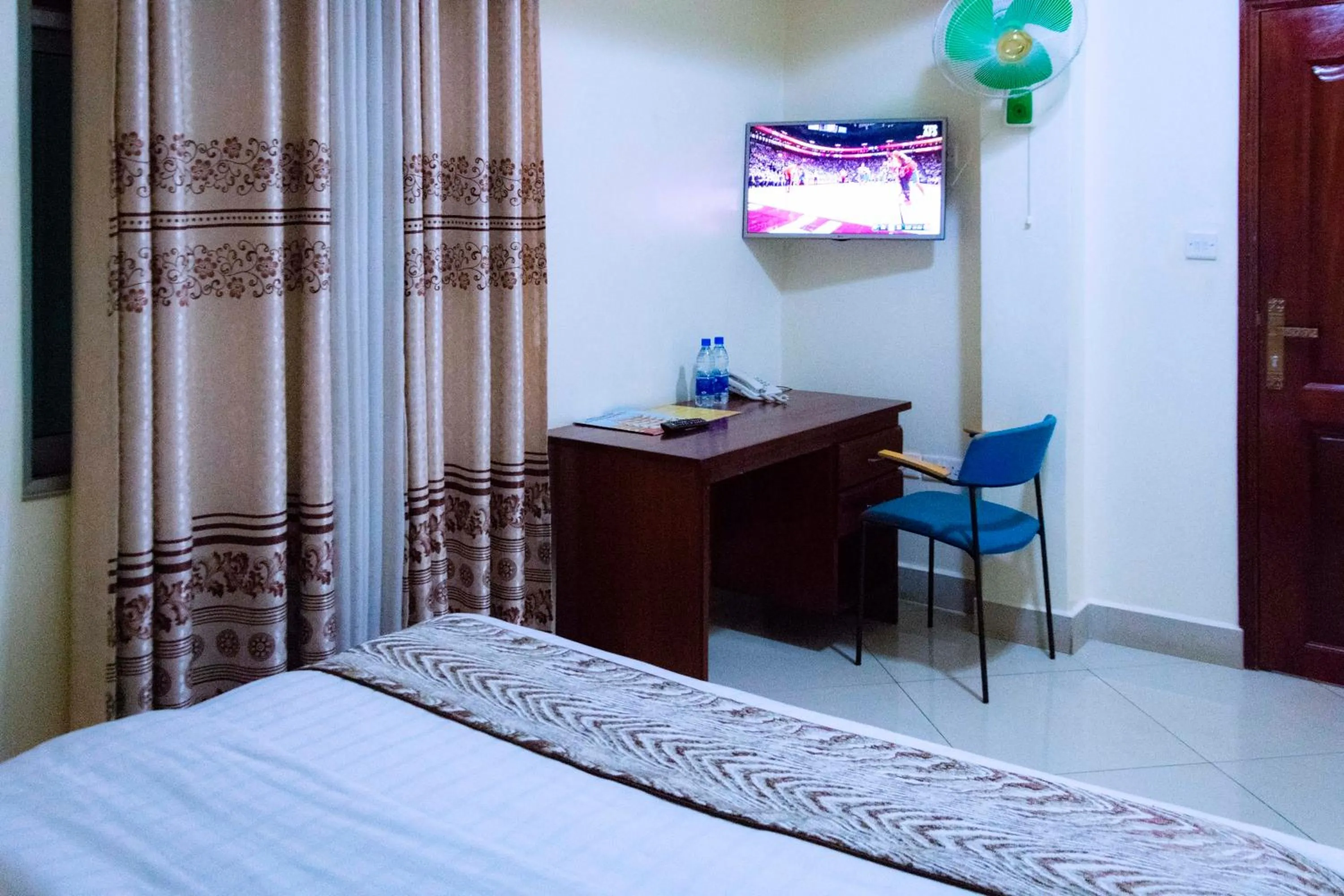 Bed in G-One Hotel Kampala