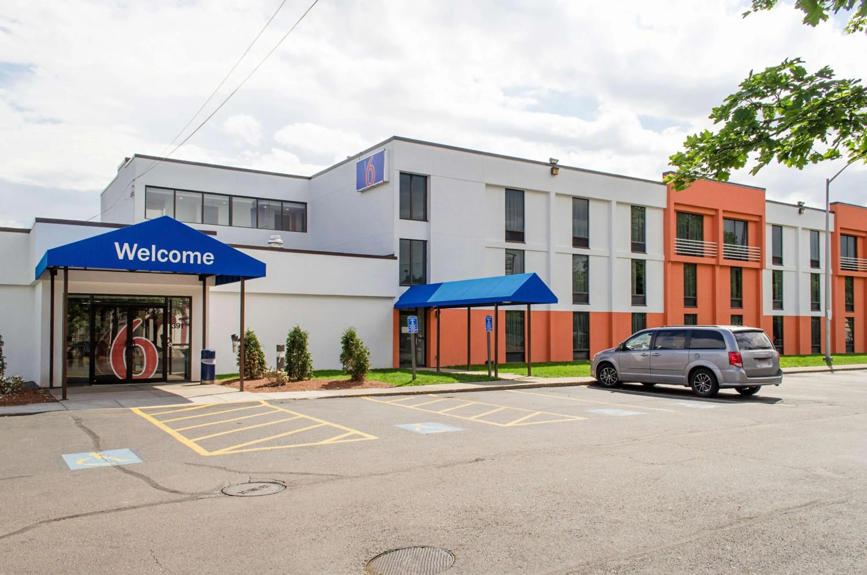Property building in Motel 6-Brockton, MA