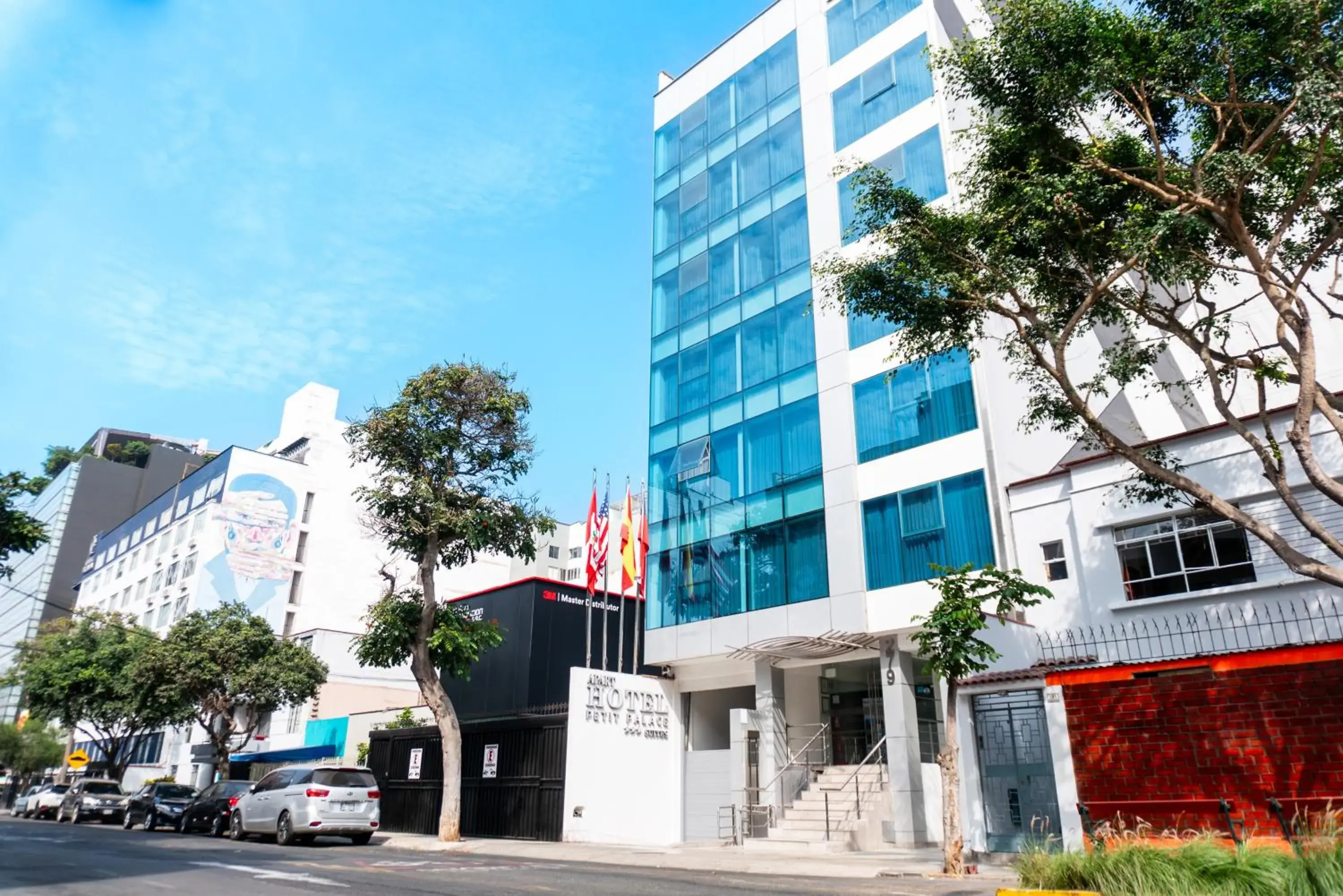 Property building in Apart Hotel Petit Palace Suites Property building in Apart Hotel Petit Palace Suites