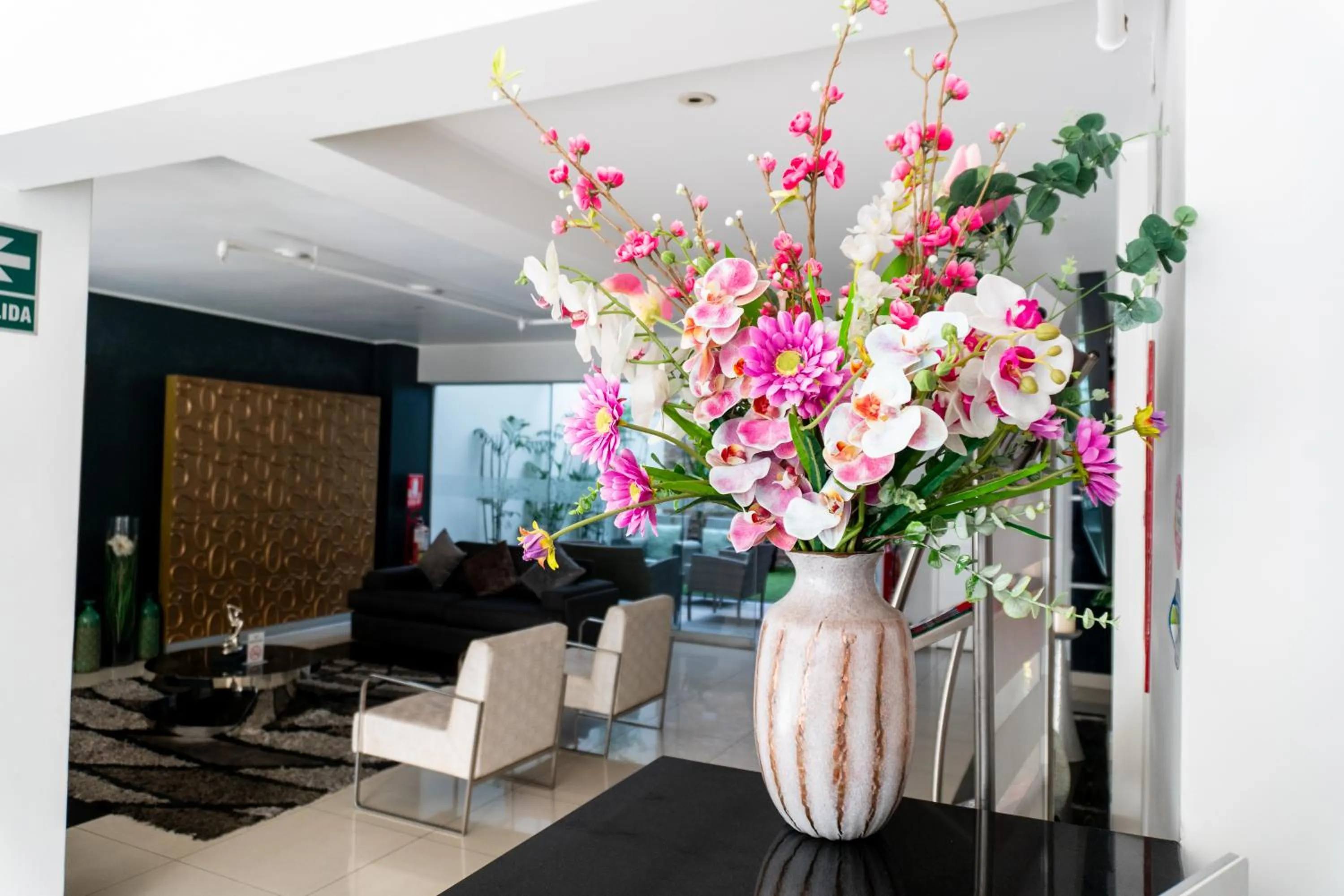 Lobby or reception in Apart Hotel Petit Palace Suites