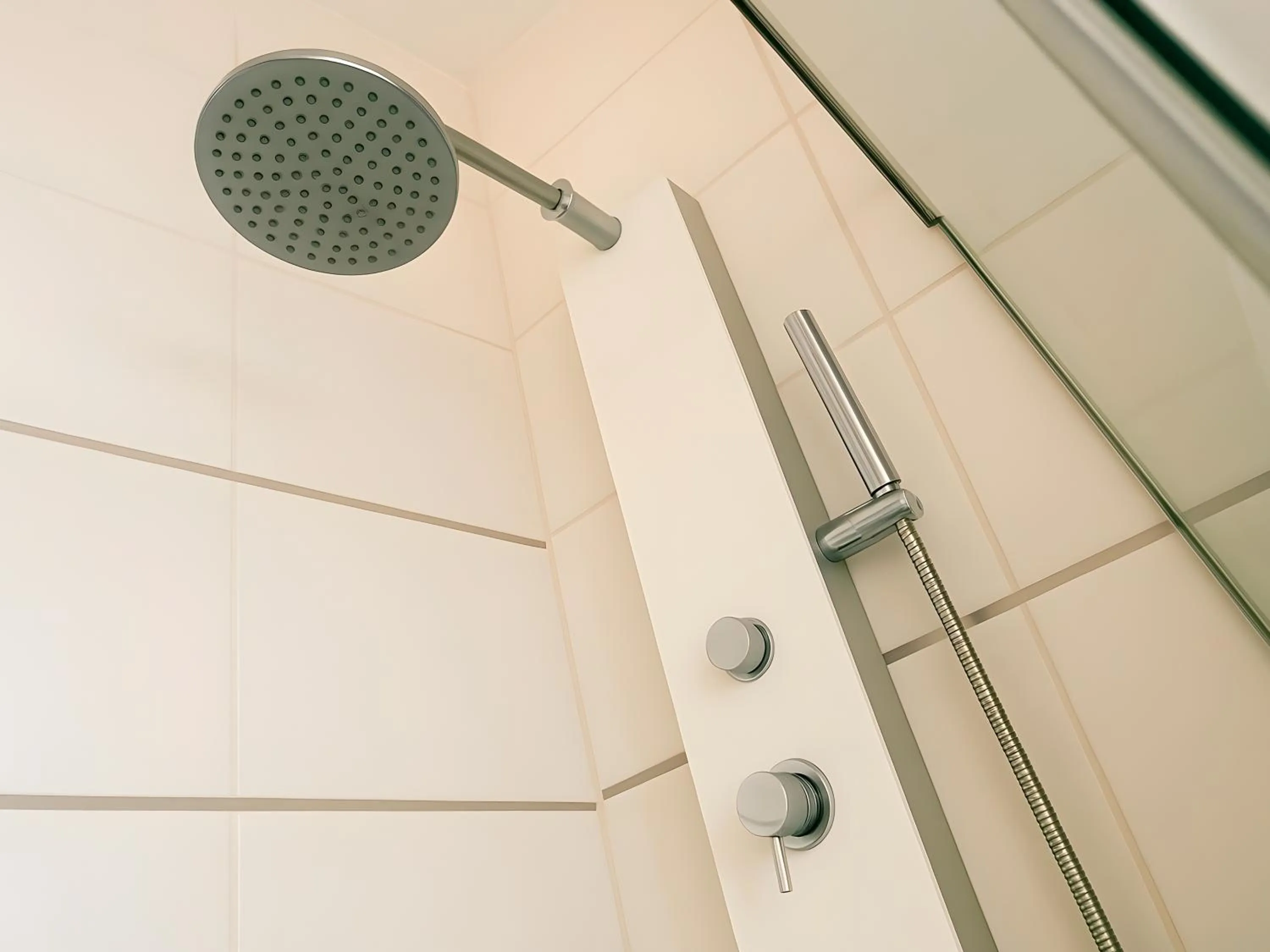 Shower in Apart Hotel Petit Palace Suites