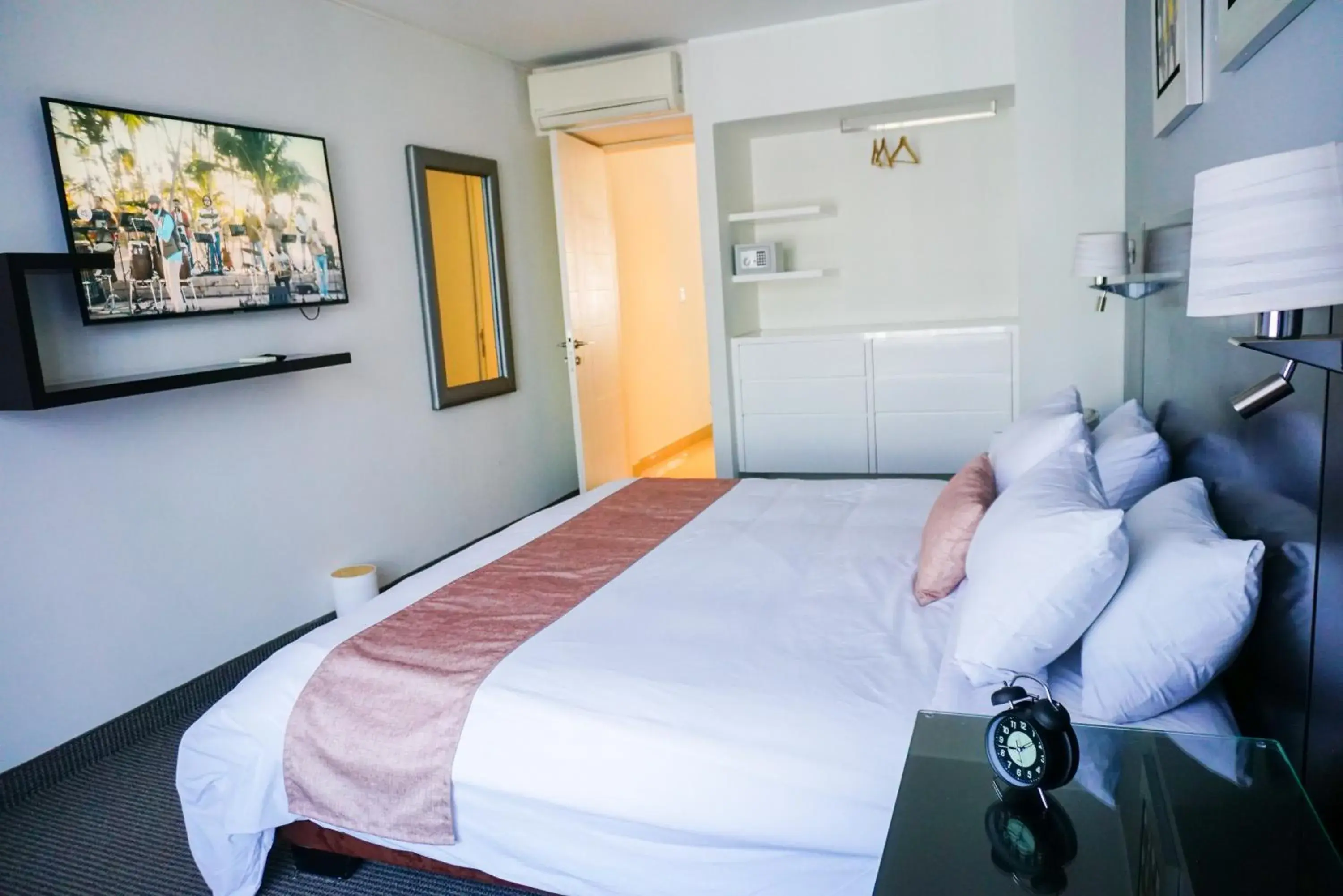 Bed in Apart Hotel Petit Palace Suites Bed in Apart Hotel Petit Palace Suites