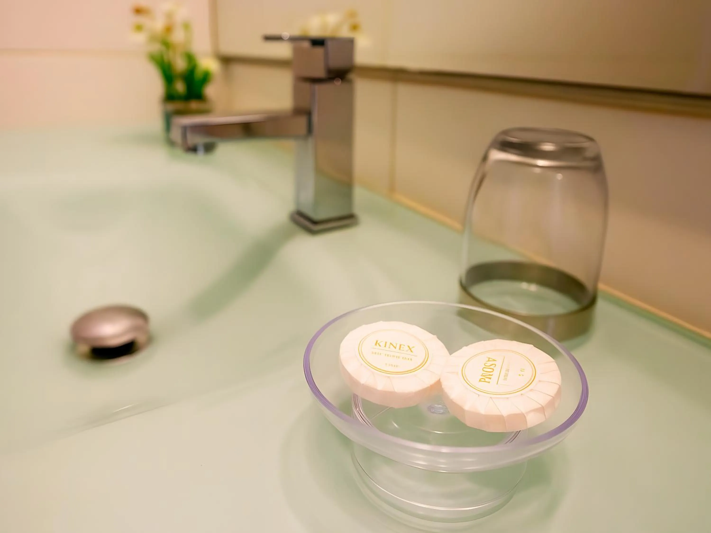 Toilet in Apart Hotel Petit Palace Suites