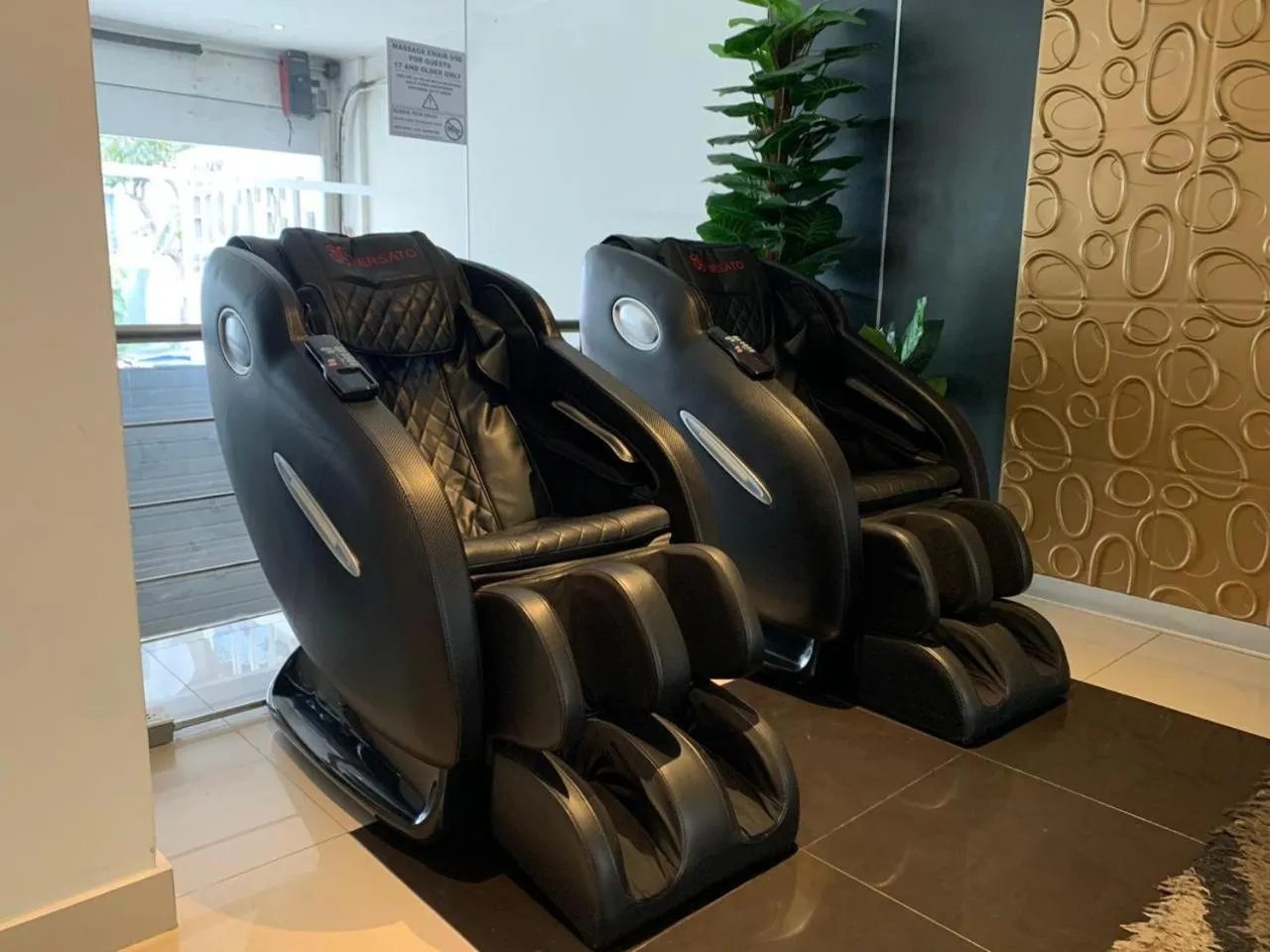 Massage in Apart Hotel Petit Palace Suites