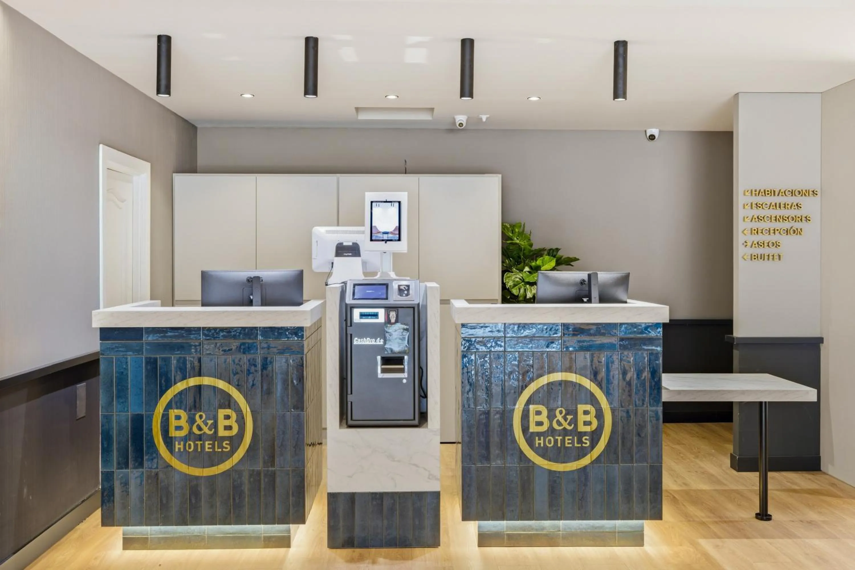 Lobby or reception in B&B HOTEL Vigo