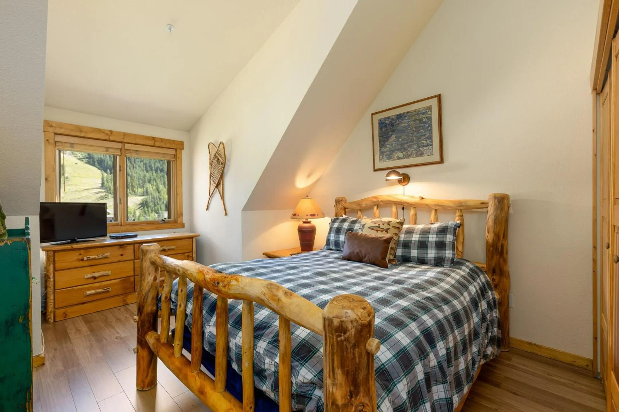 Bedroom, Bed in 2674 Tenderfoot Lodge Condo