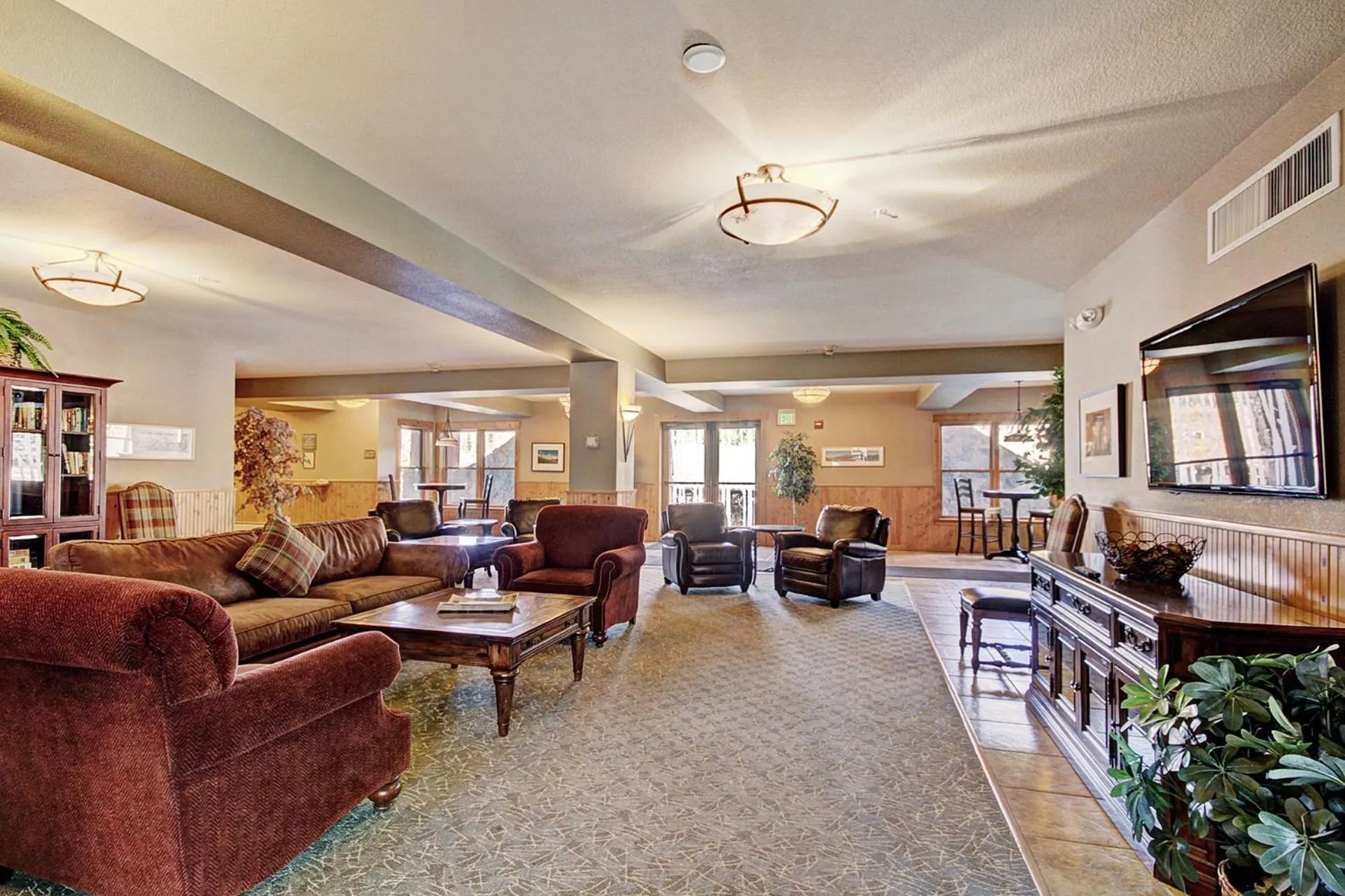 Living room in 2674 Tenderfoot Lodge Condo
