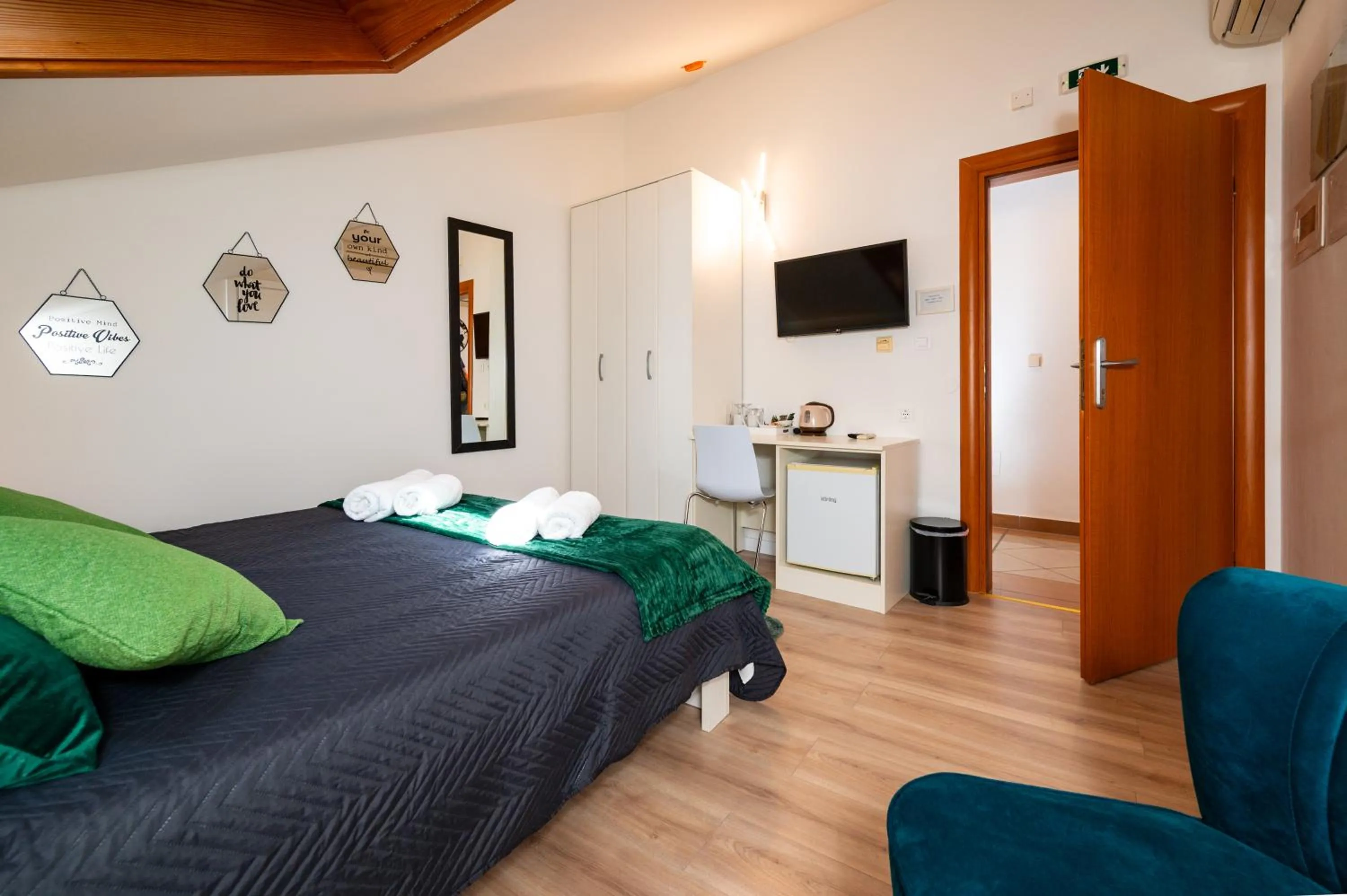 minibar, Bed in Villa Jidro