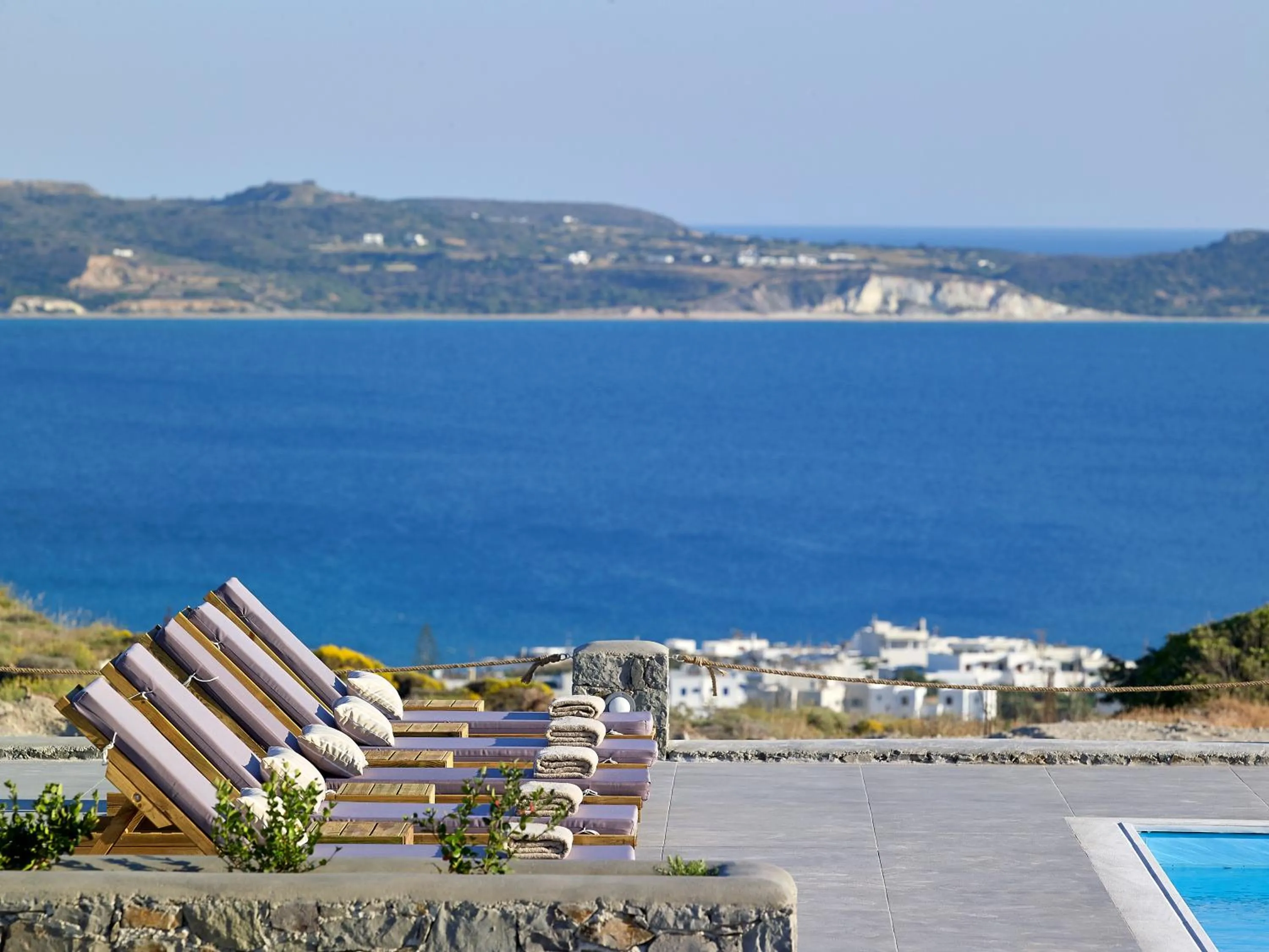 Lithos Luxury Rooms (Adults Only)