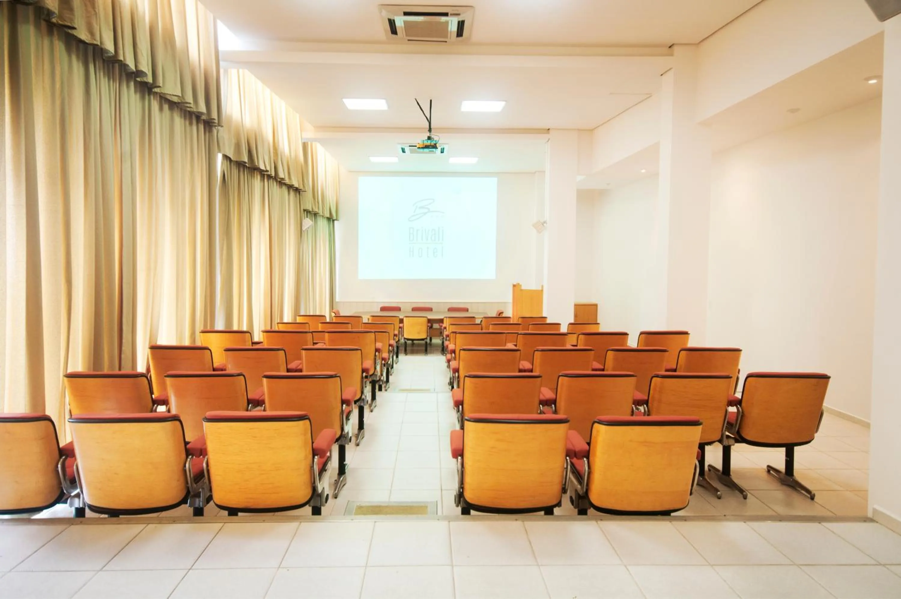 Meeting/conference room in Brivali Hotel e Eventos