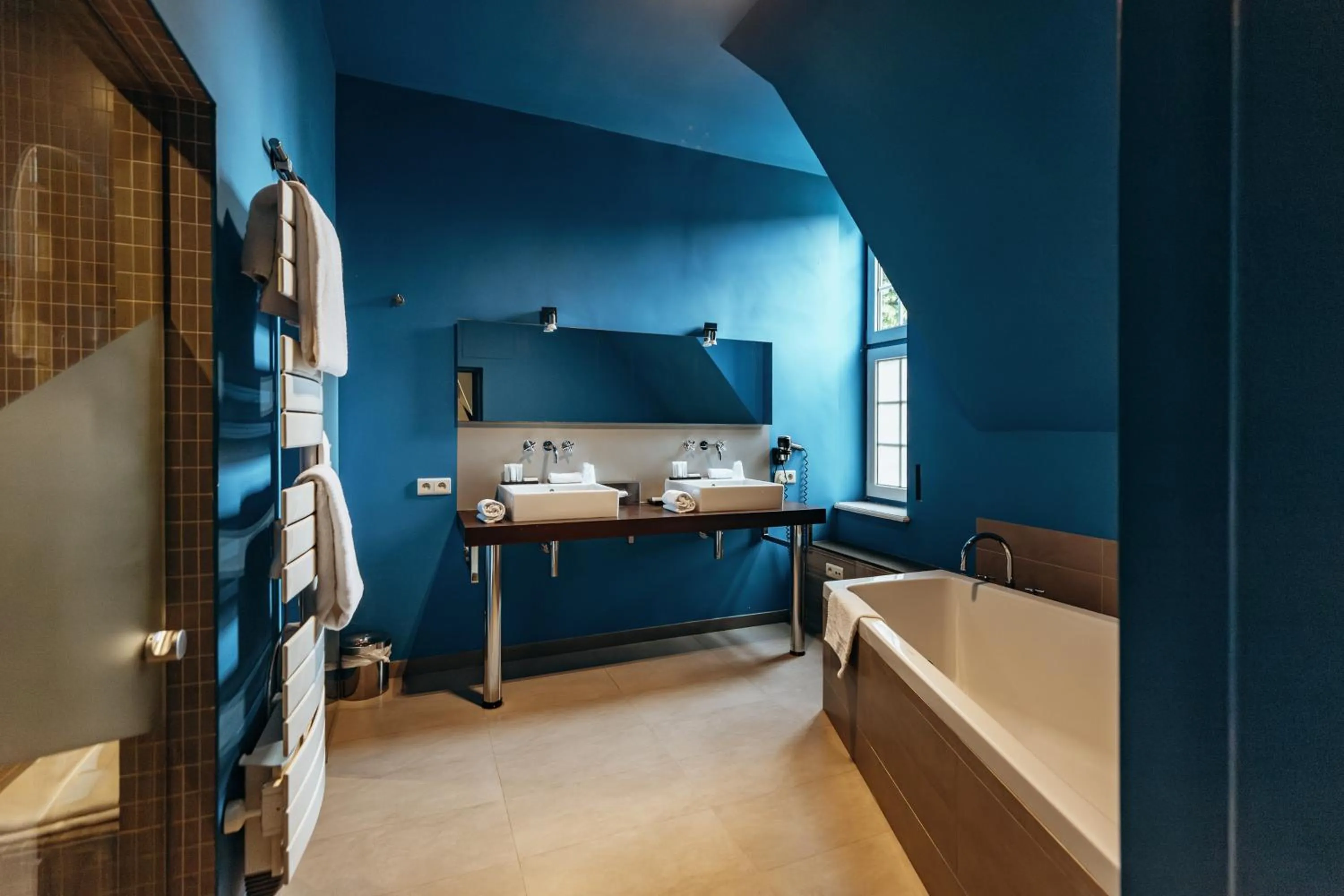 Bathroom, Bed in Charl's