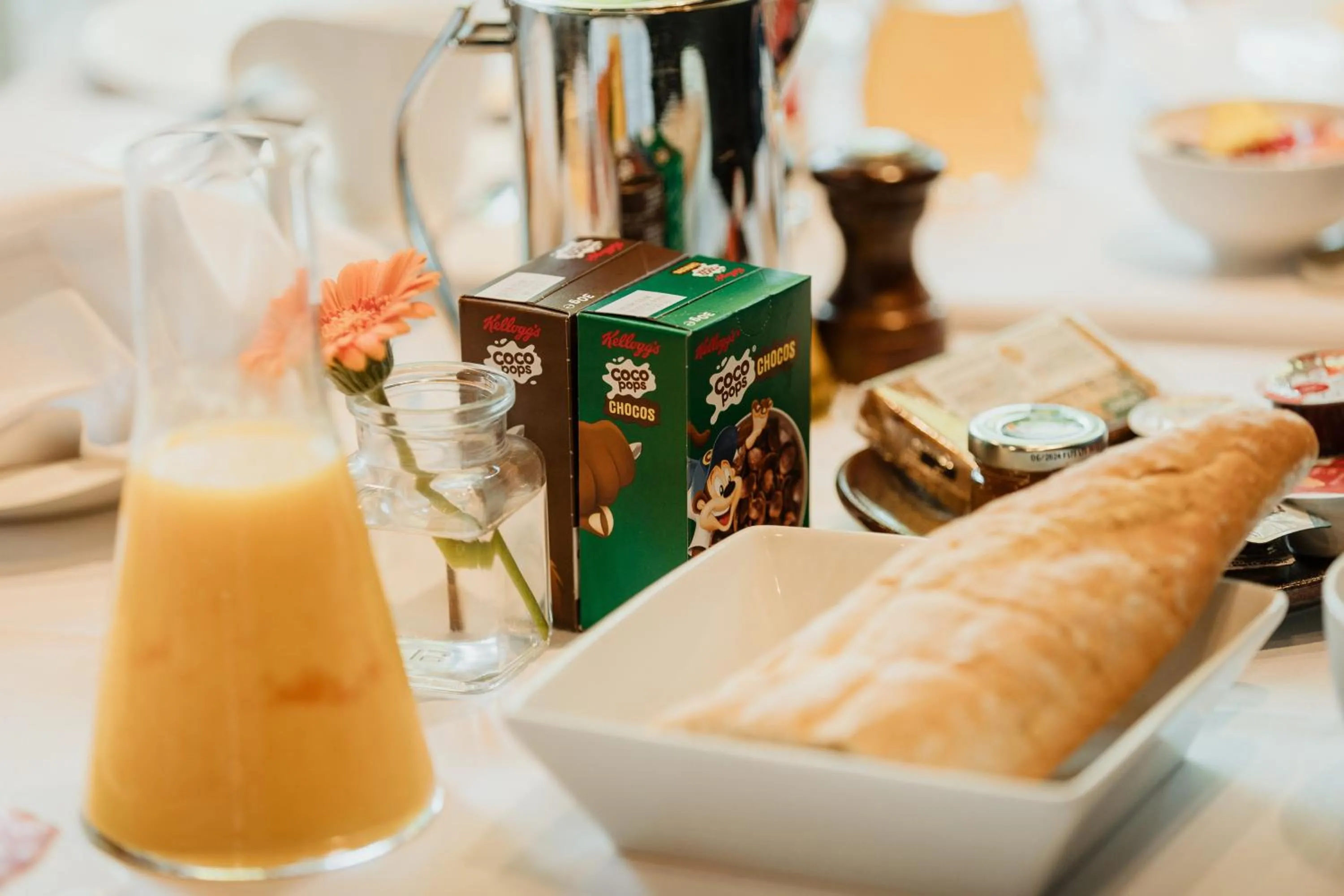 Continental breakfast in Charl's