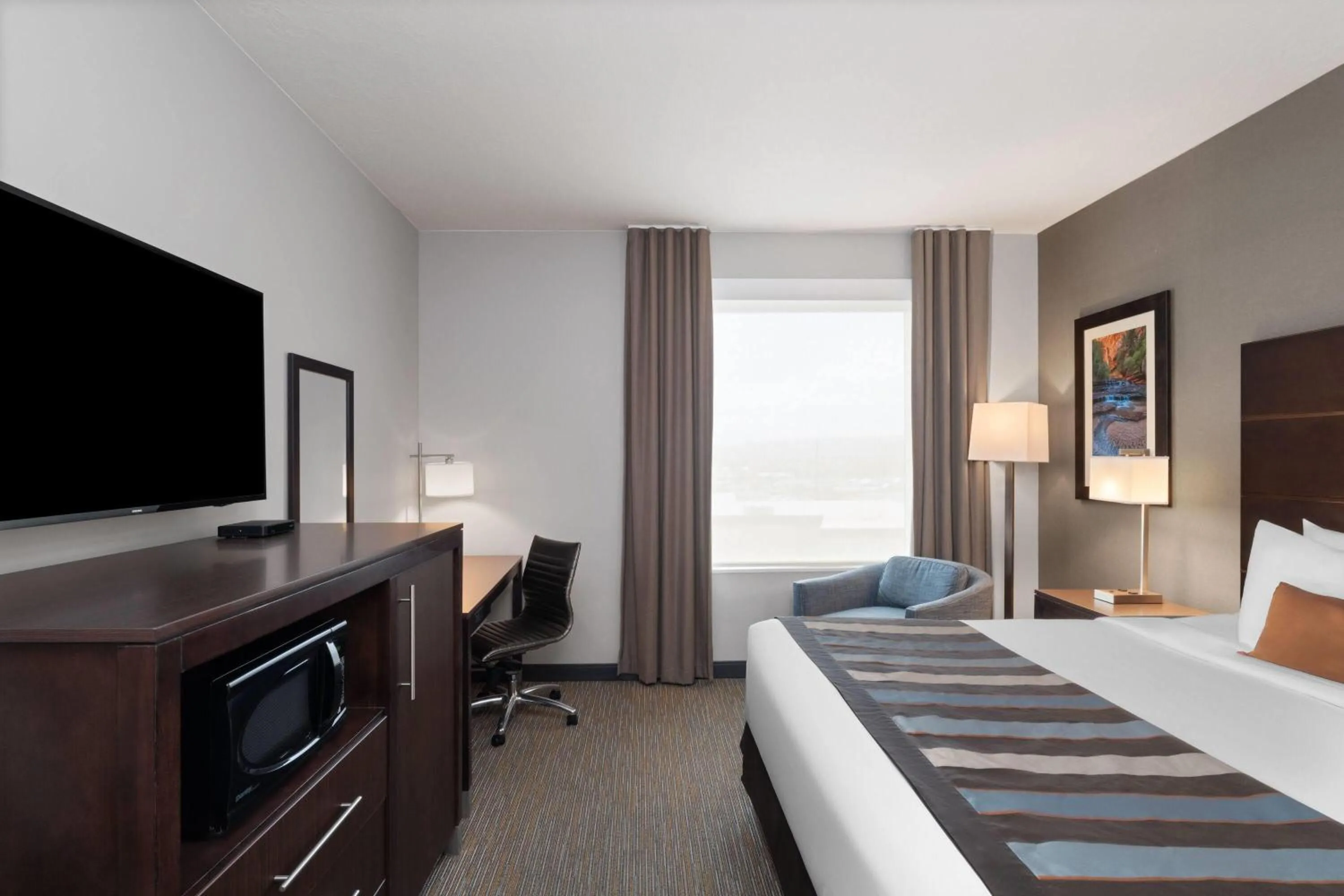 Photo of the whole room, Bed in Wingate by Wyndham Hurricane Zion National Park