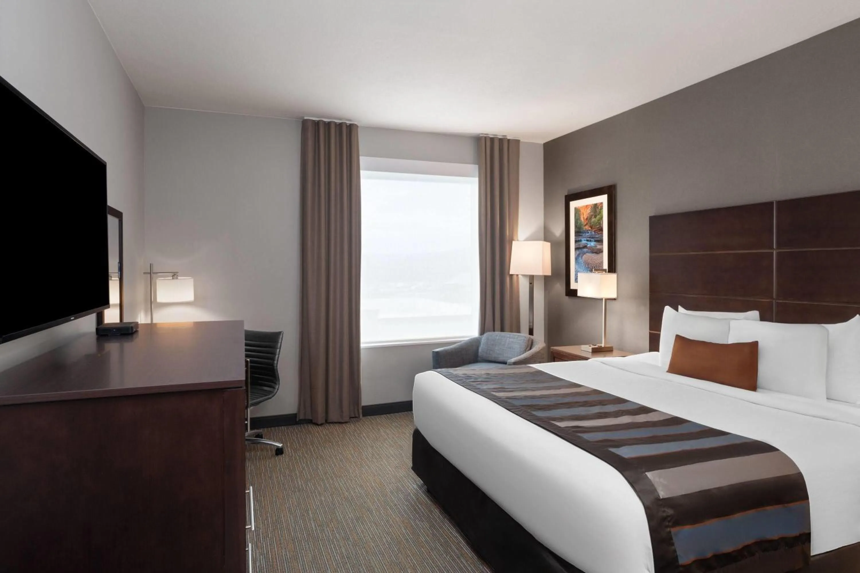 Photo of the whole room, Bed in Wingate by Wyndham Hurricane Zion National Park