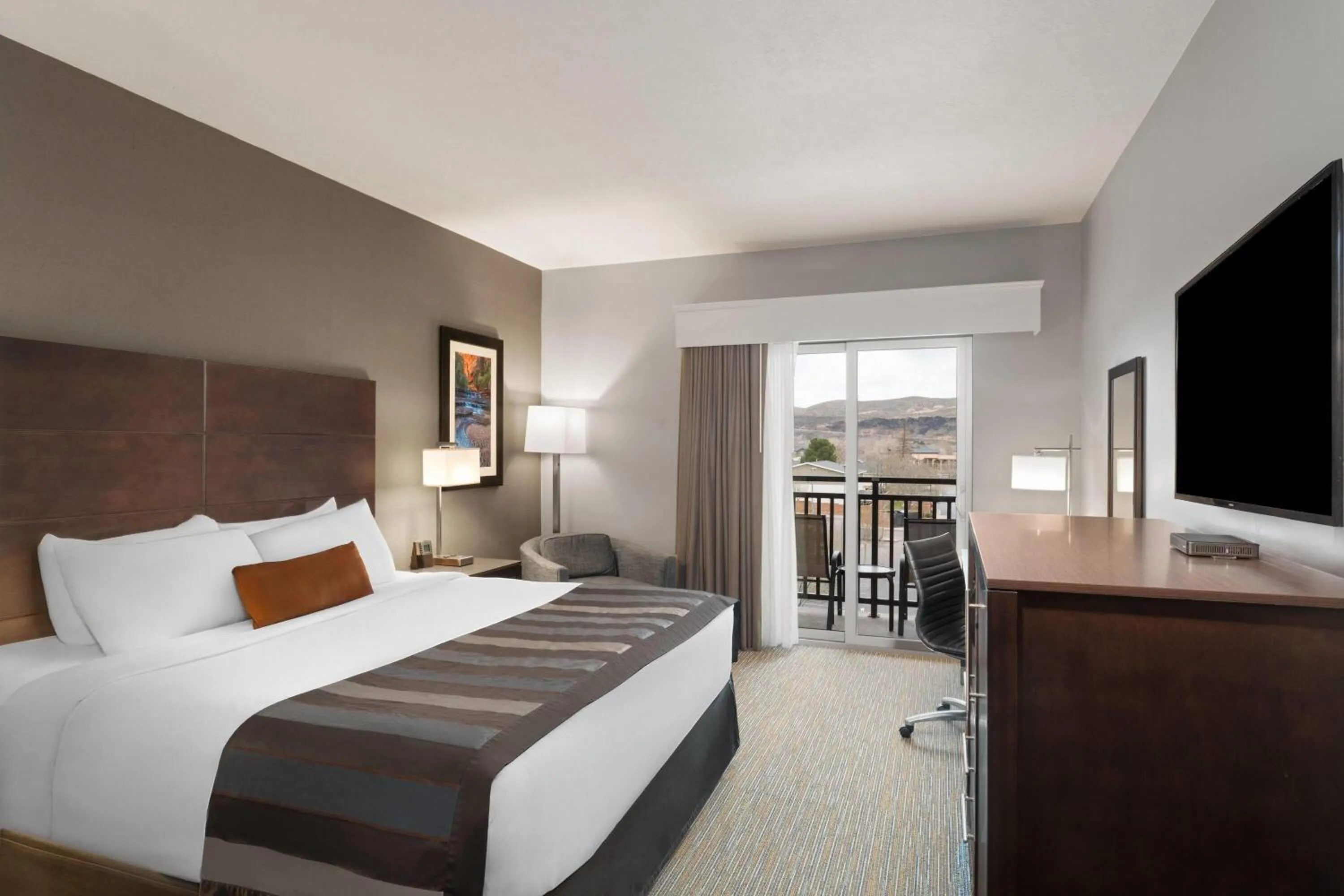 Photo of the whole room, Bed in Wingate by Wyndham Hurricane Zion National Park