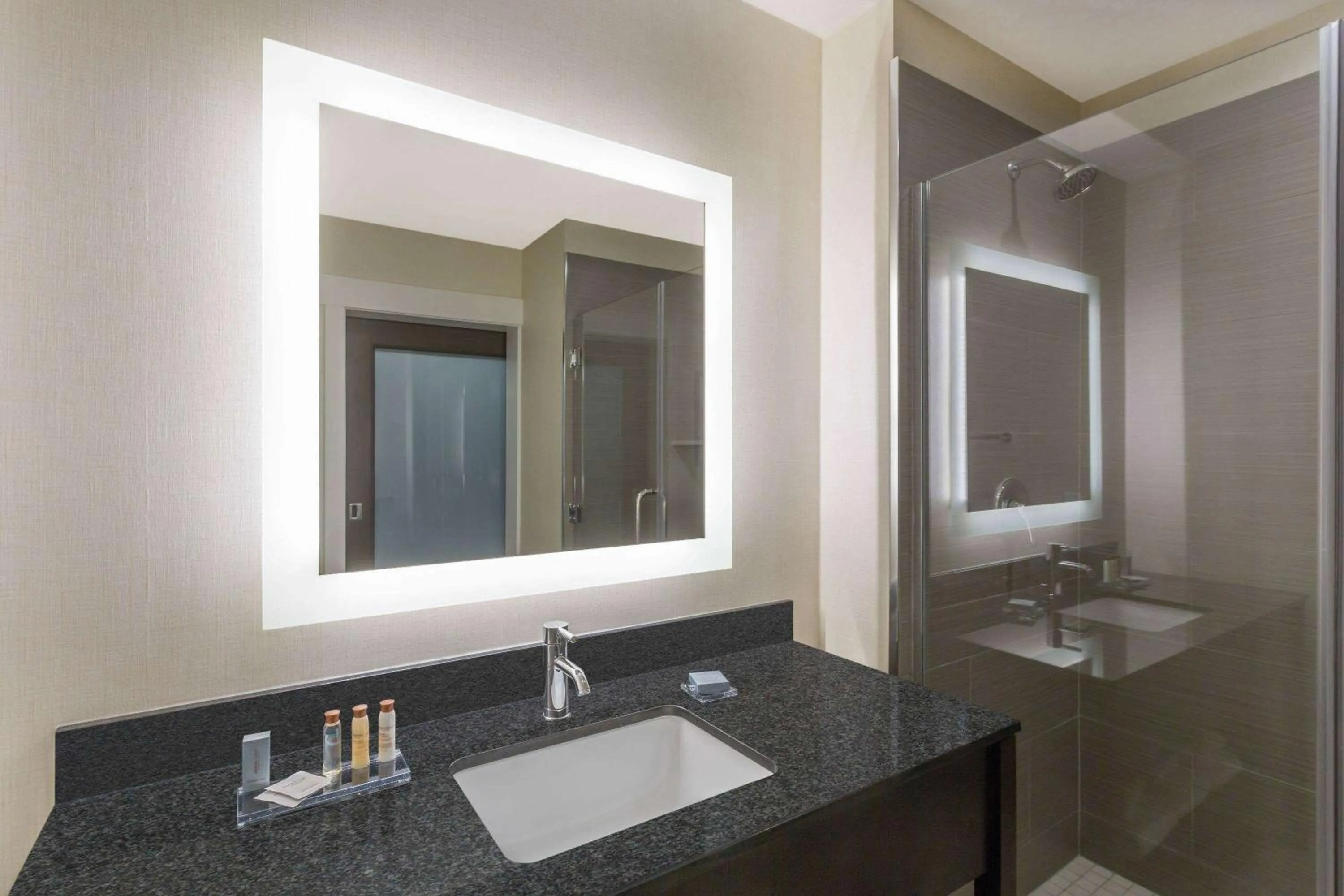 TV and multimedia in Wingate by Wyndham Hurricane Zion National Park