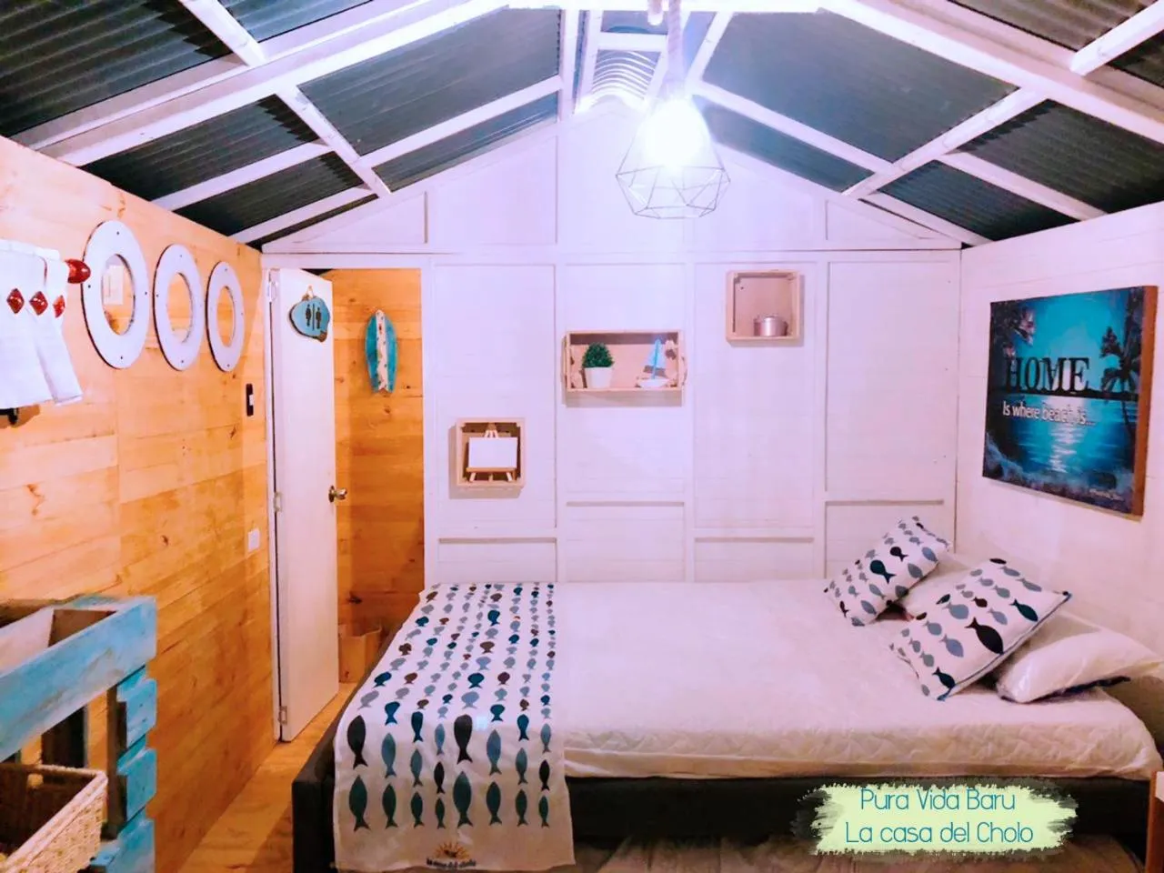 Photo of the whole room, Bed in Pura Vida Baru - La Casa del Cholo