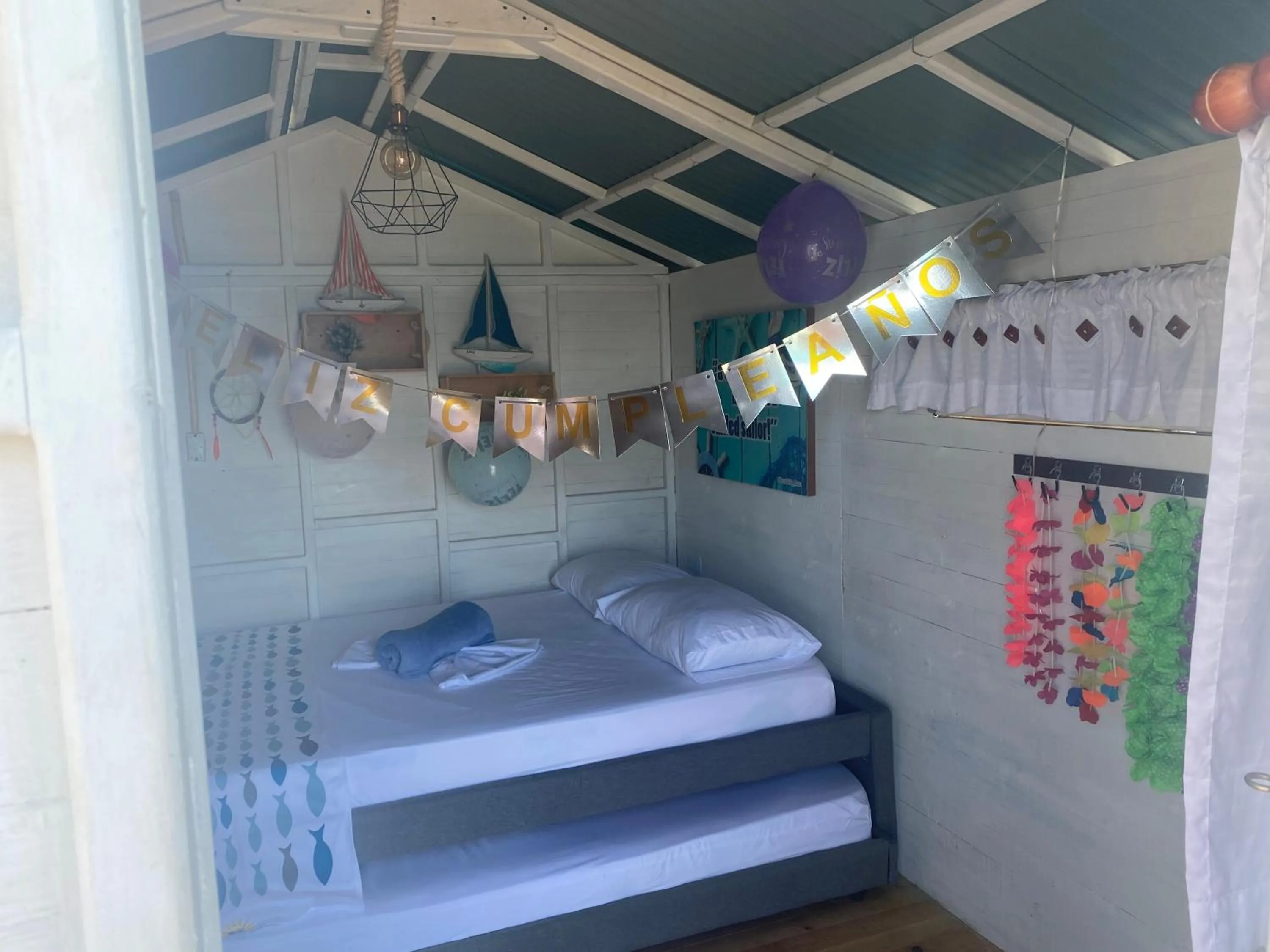 Photo of the whole room, Bed in Pura Vida Baru - La Casa del Cholo