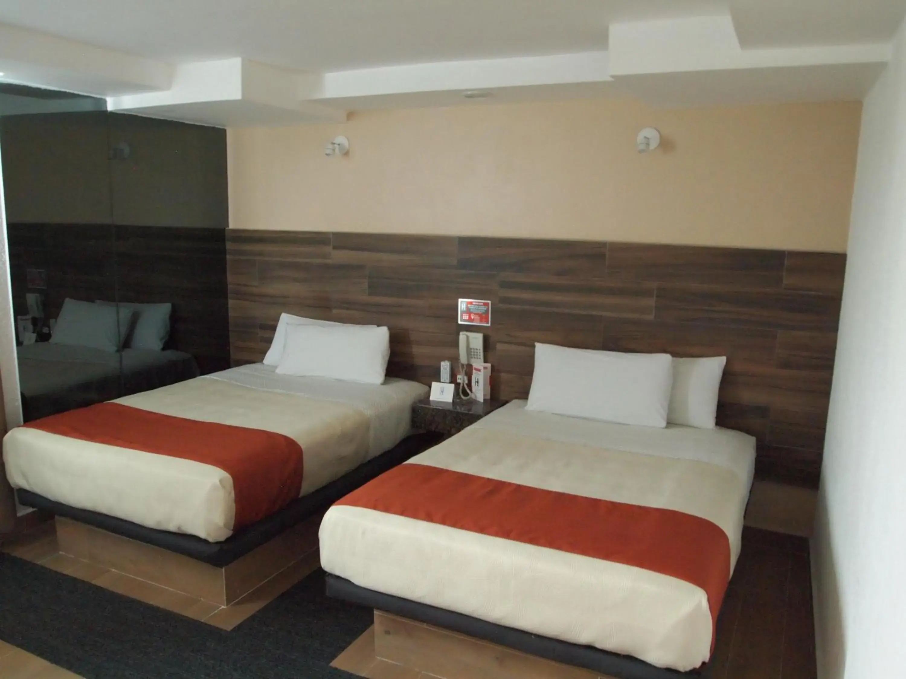Superior Quadruple Room in Hotel Santa Cruz Superior Quadruple Room in Hotel Santa Cruz