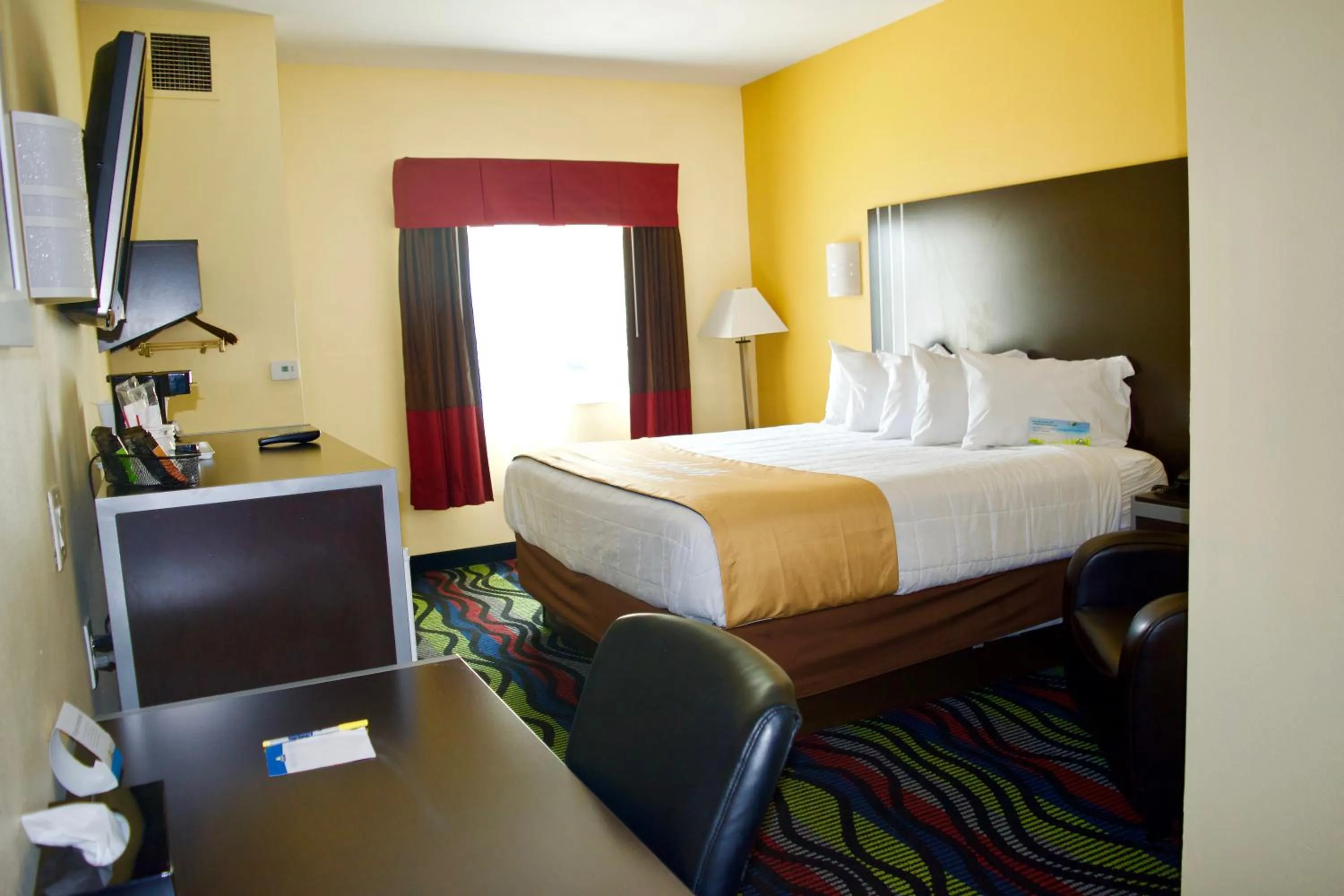 Photo of the whole room, Bed in Days Inn & Suites by Wyndham Augusta Near Fort Eisenhower