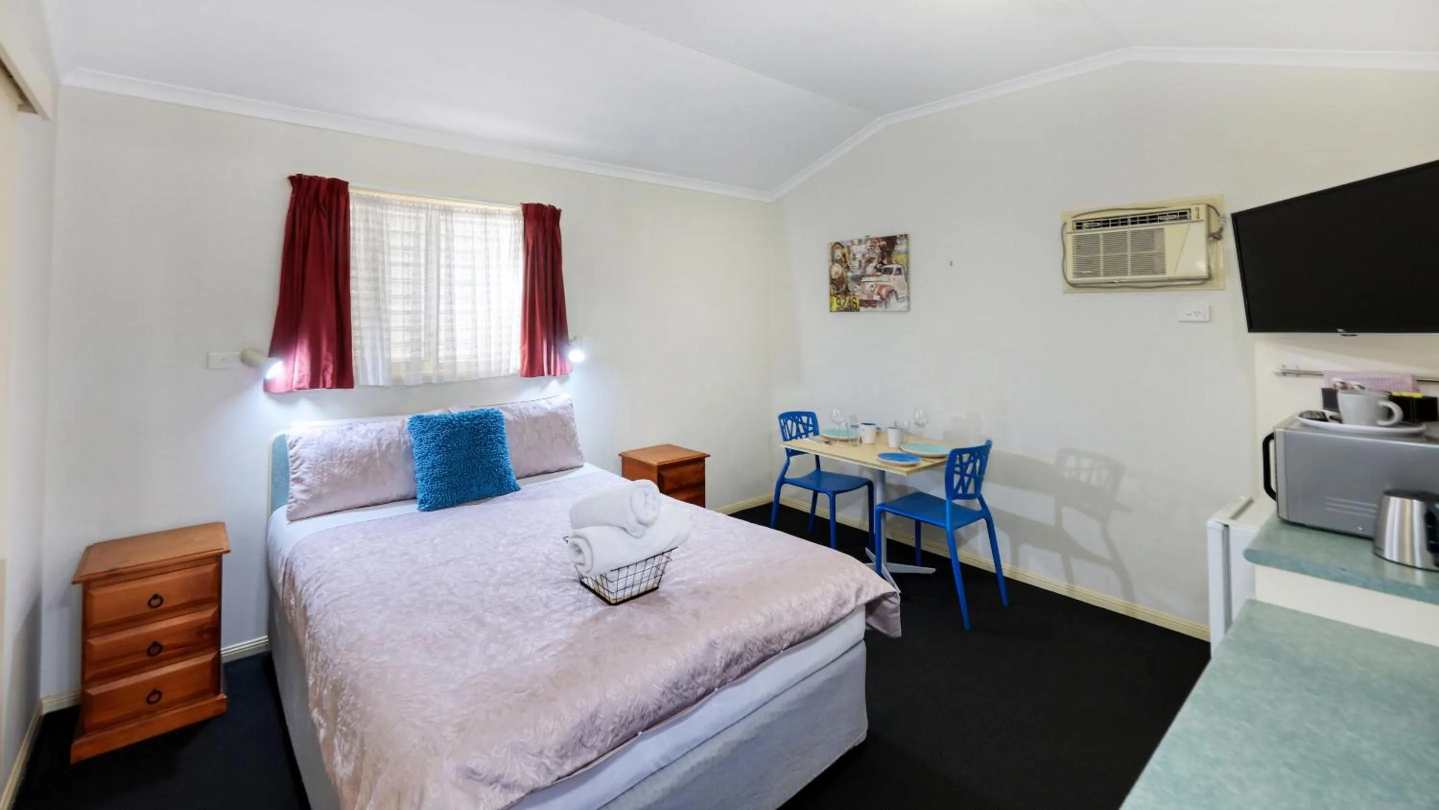 Bed in Silver Wattle Cabins