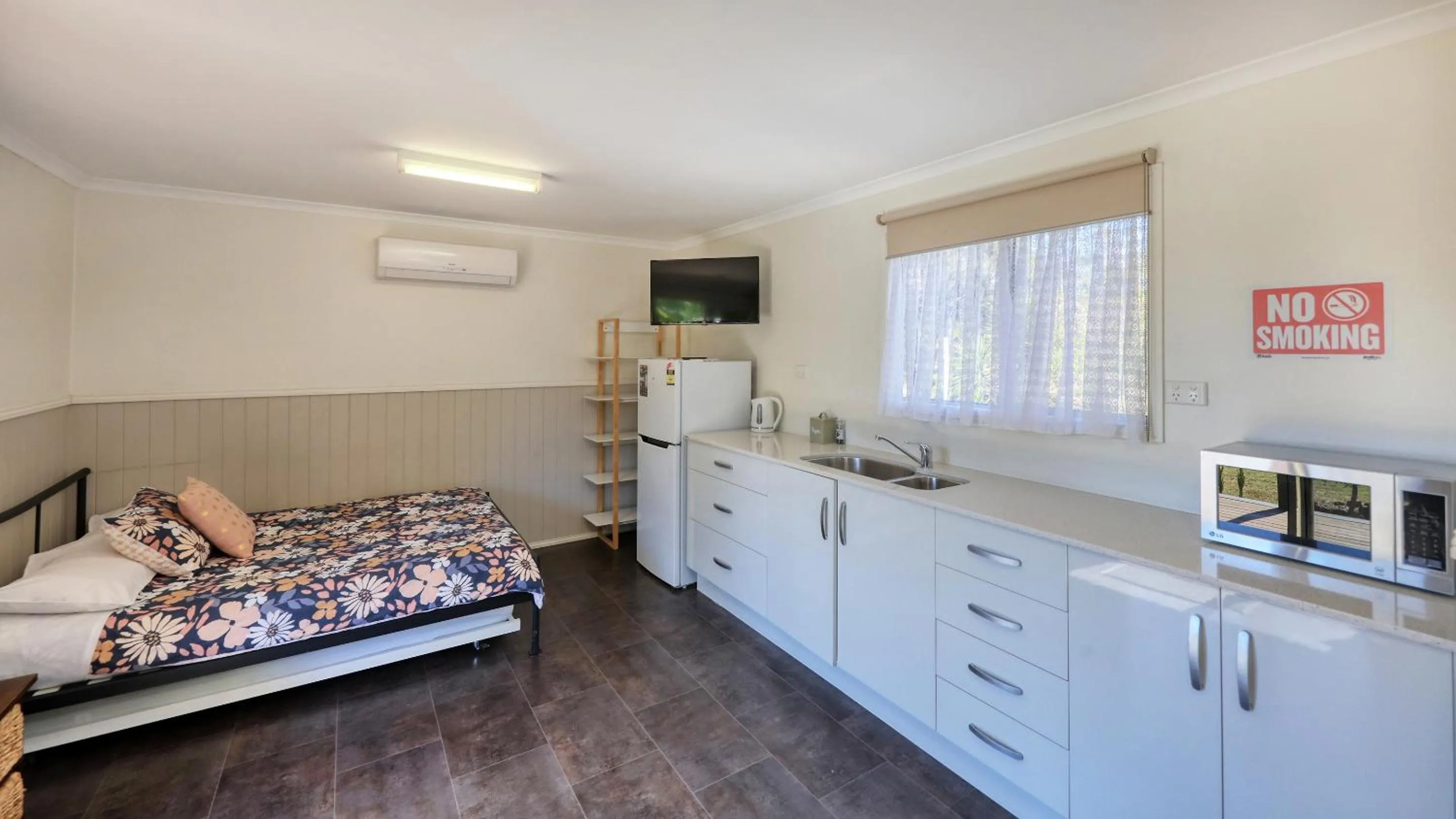TV and multimedia, Bed in Silver Wattle Cabins
