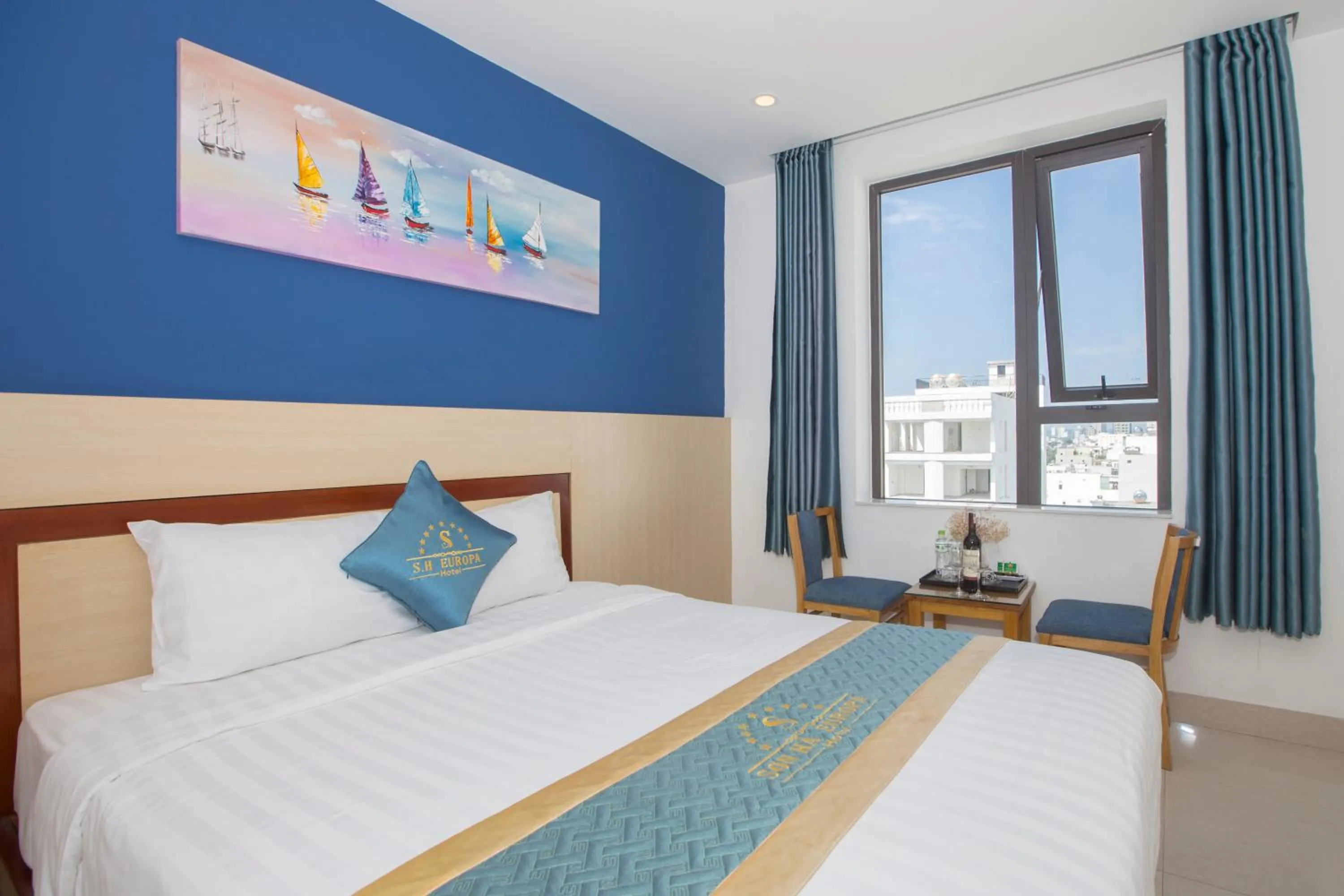 Photo of the whole room, Bed in Maxhome Luxury Hotel