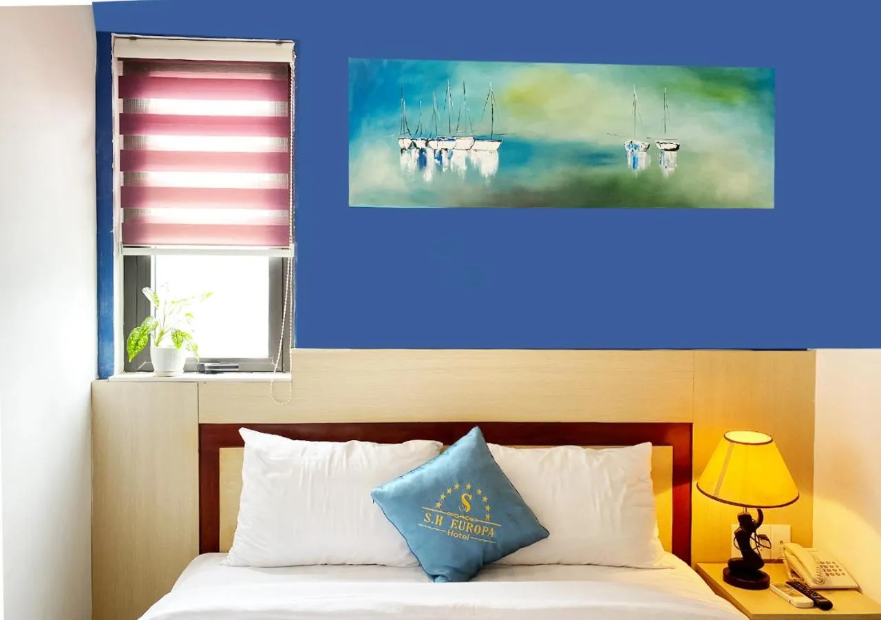 Photo of the whole room, Bed in Maxhome Luxury Hotel