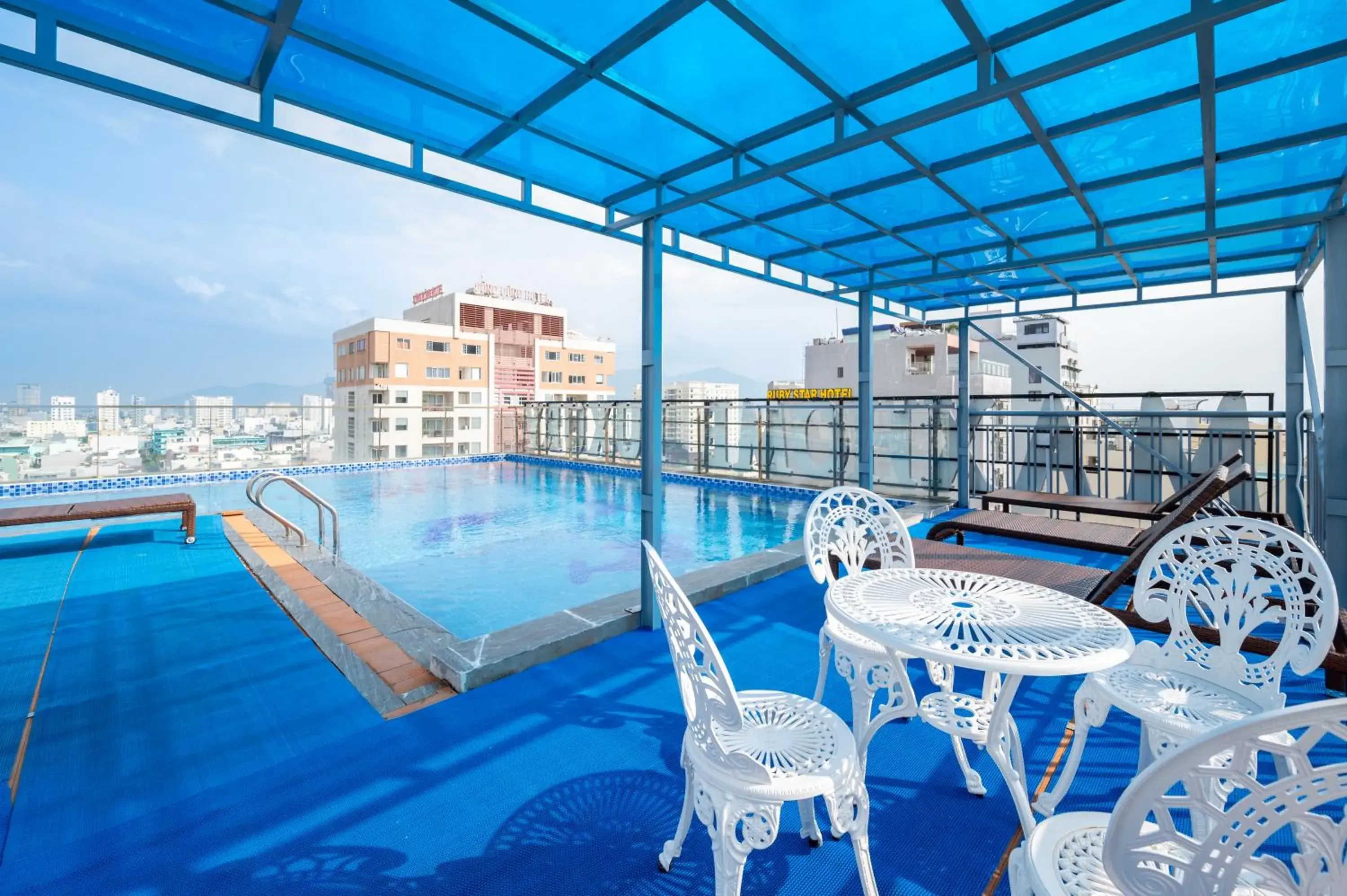 Swimming pool in Maxhome Luxury Hotel Swimming pool in Maxhome Luxury Hotel