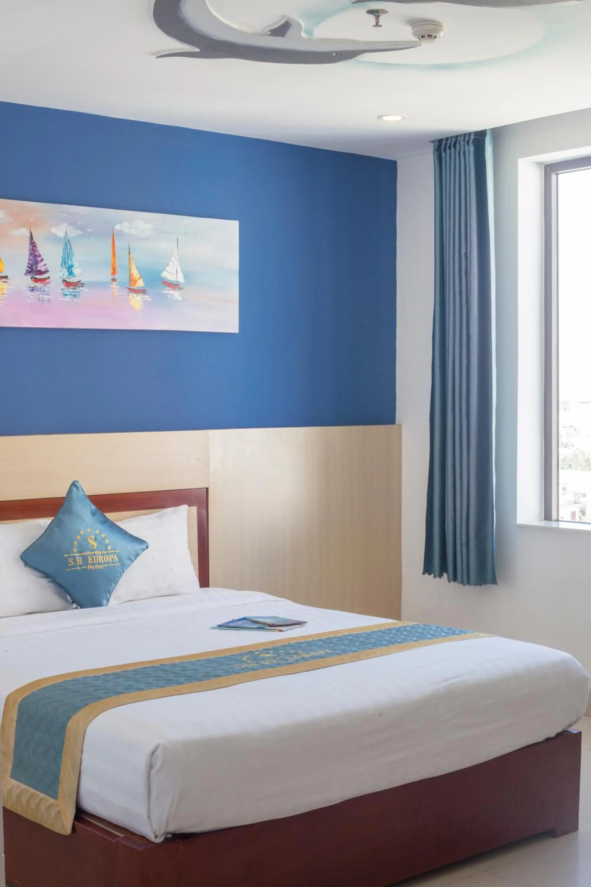 Photo of the whole room, Bed in Maxhome Luxury Hotel