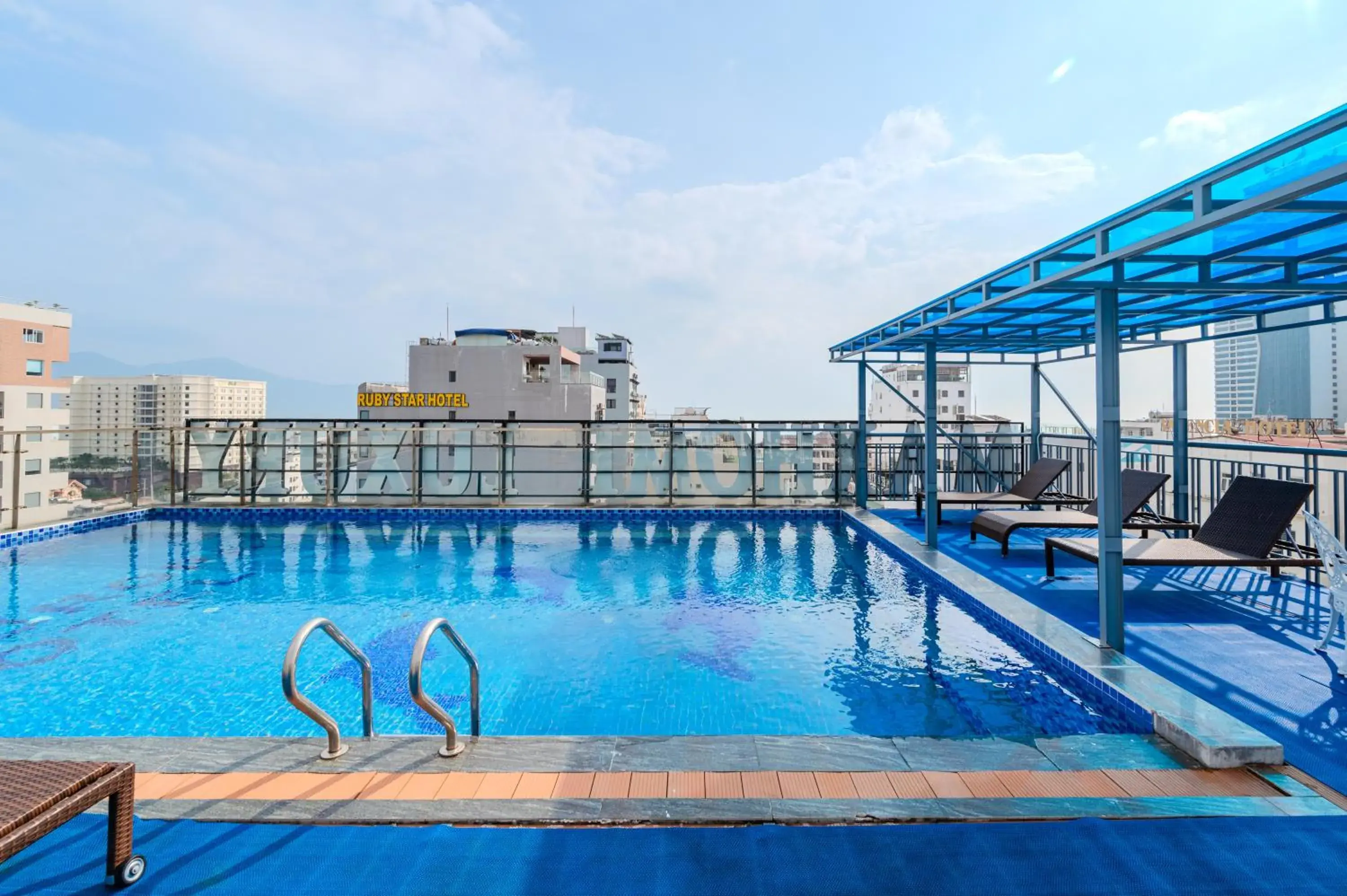 Swimming pool in Maxhome Luxury Hotel Swimming pool in Maxhome Luxury Hotel