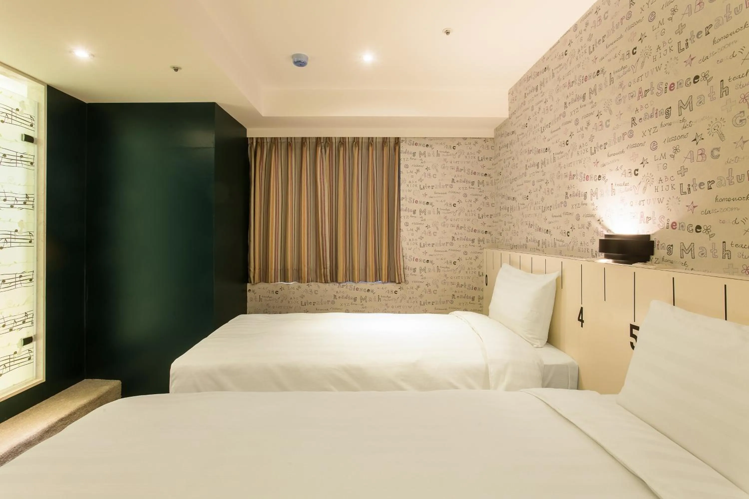 Bed in RF Hotel - Sanchong