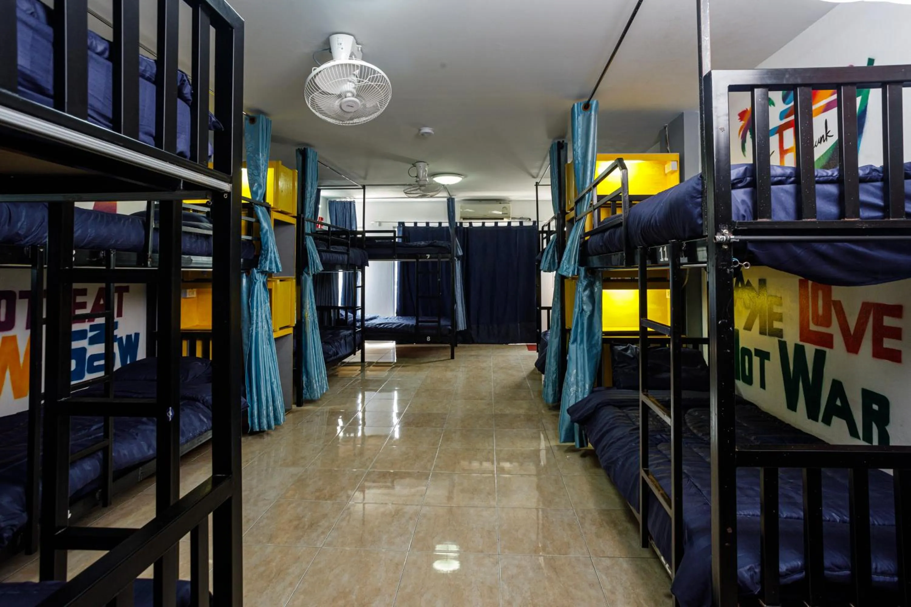 Amazing Backpackers Hostel AoNang