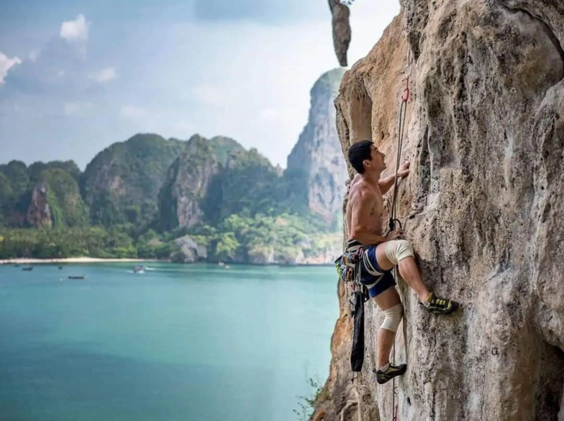 Hiking in Amazing Backpackers Hostel AoNang