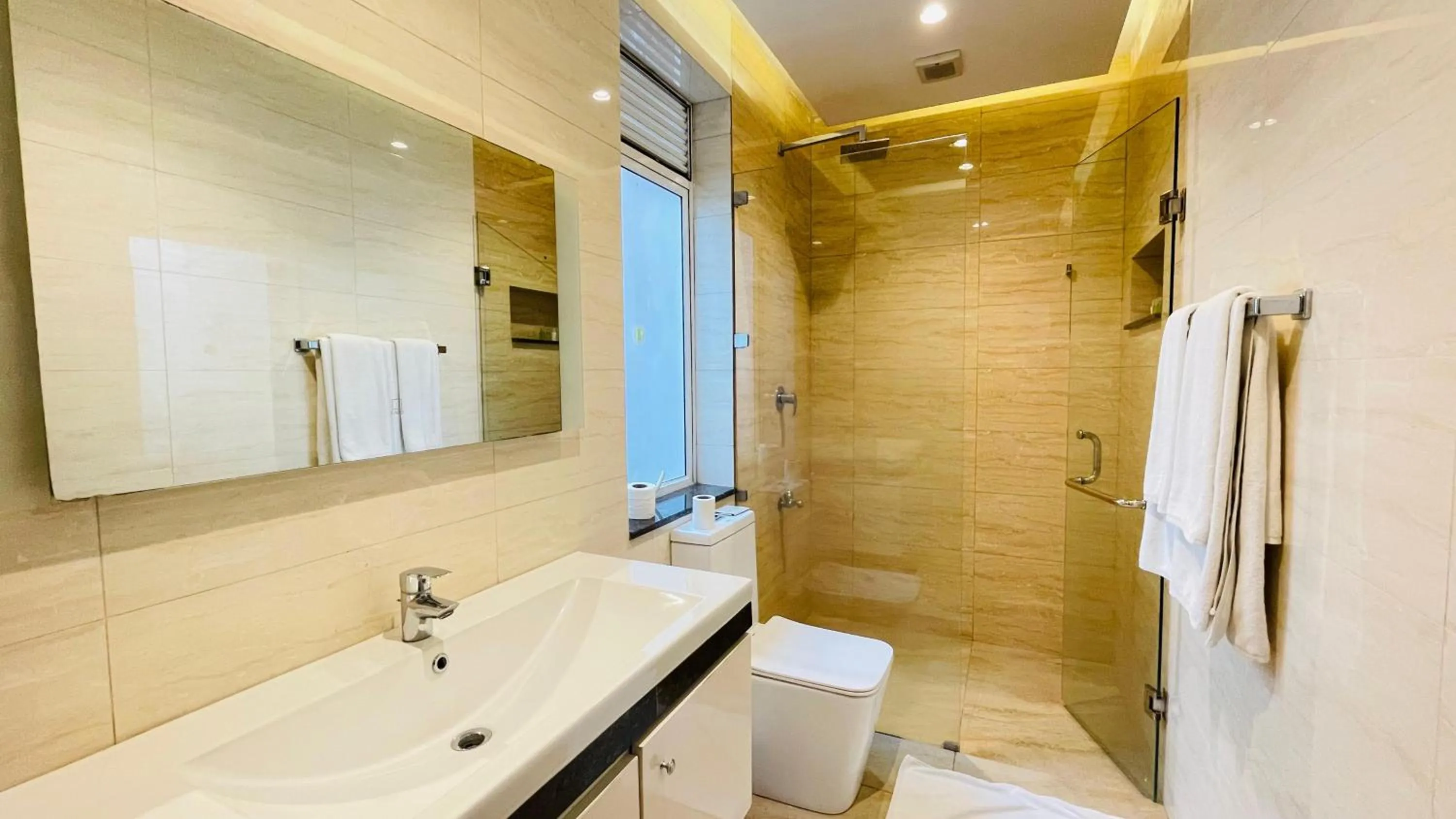 Bathroom in Skyloft Kandy by Aaradhya