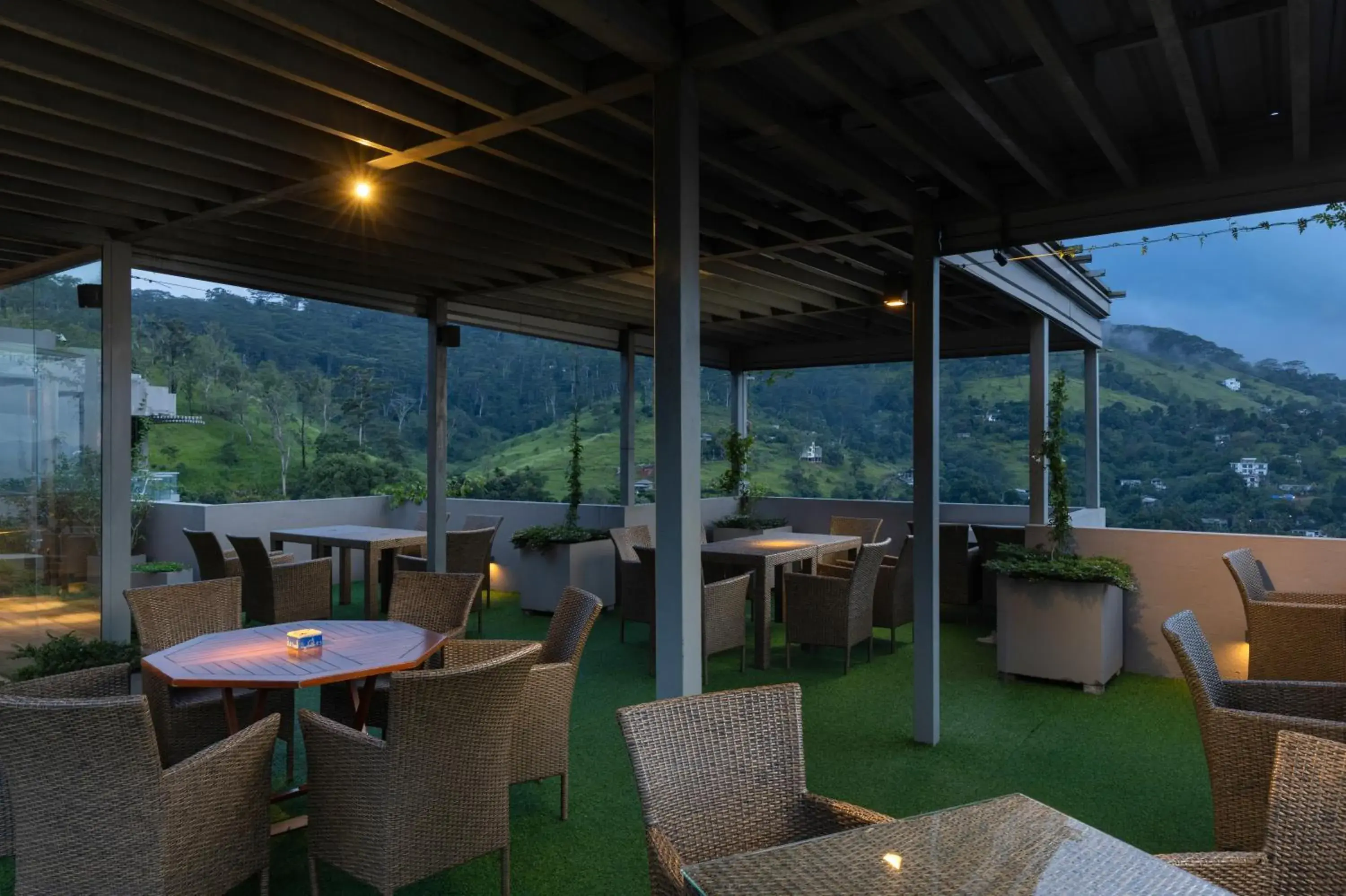 Lounge or bar in Skyloft Kandy by Aaradhya Lounge or bar in Skyloft Kandy by Aaradhya