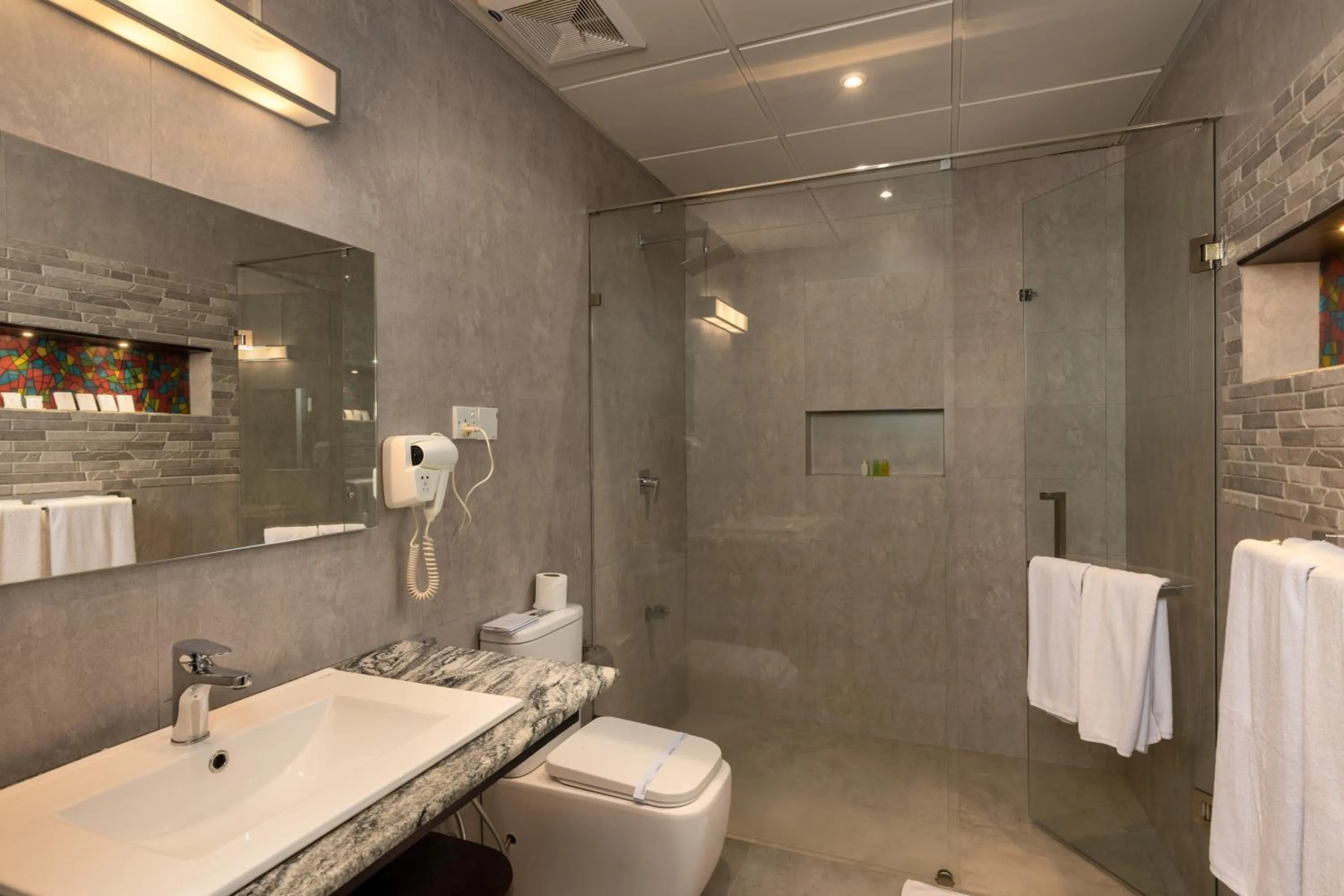 Bathroom in Skyloft Kandy by Aaradhya