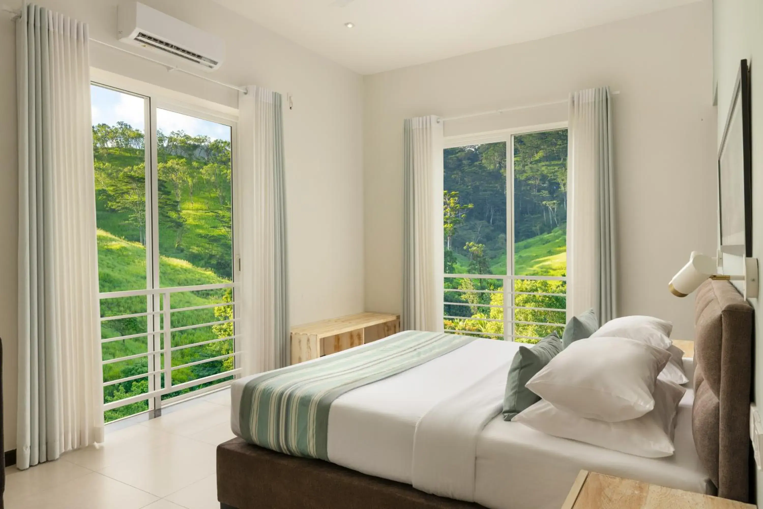 Bedroom, Bed in Skyloft Kandy by Aaradhya Bedroom, Bed in Skyloft Kandy by Aaradhya