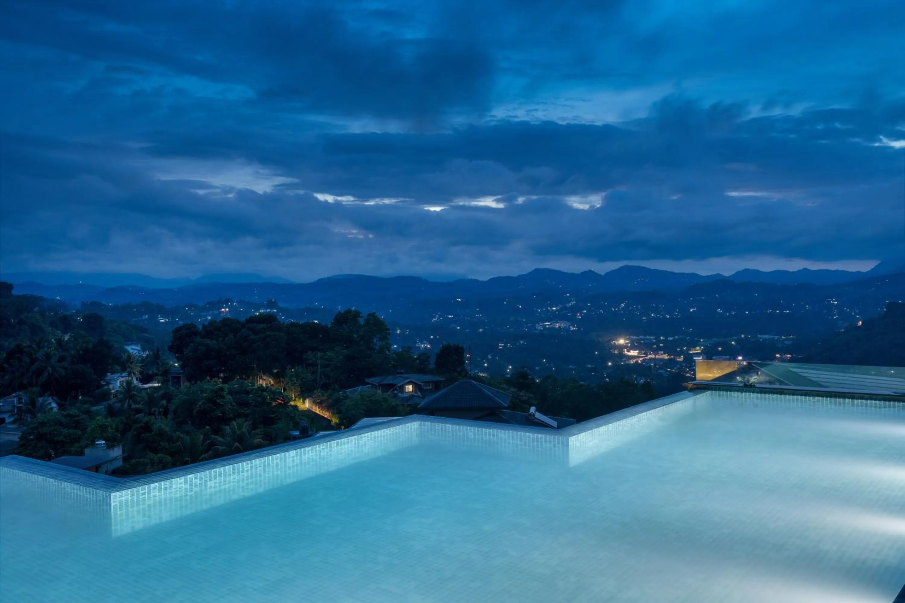 Swimming pool in Skyloft Kandy by Aaradhya