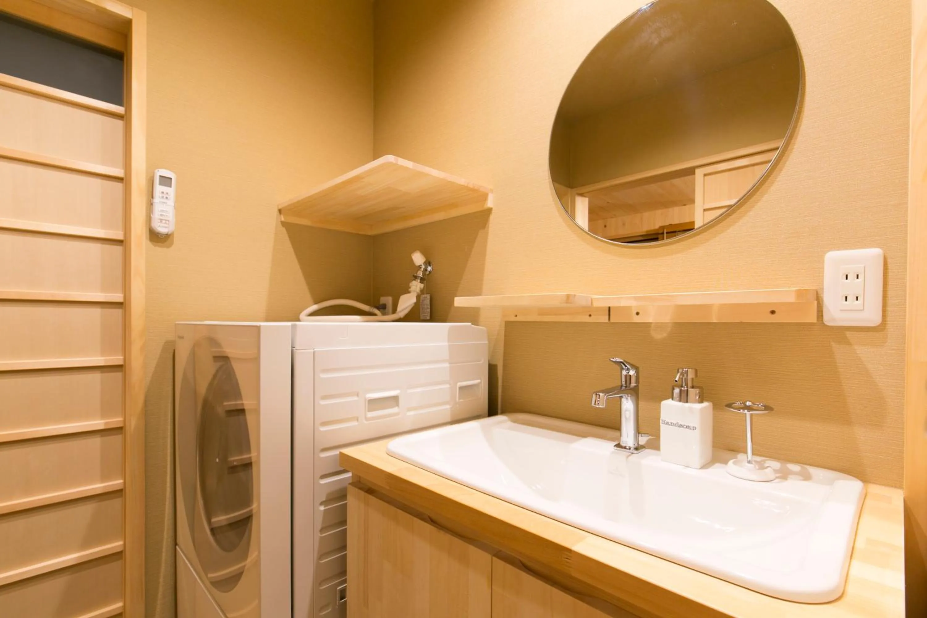 Photo of the whole room in 京一軒町家 さと居 香雪 SATOI KOSETSU Shichijo-Mibu