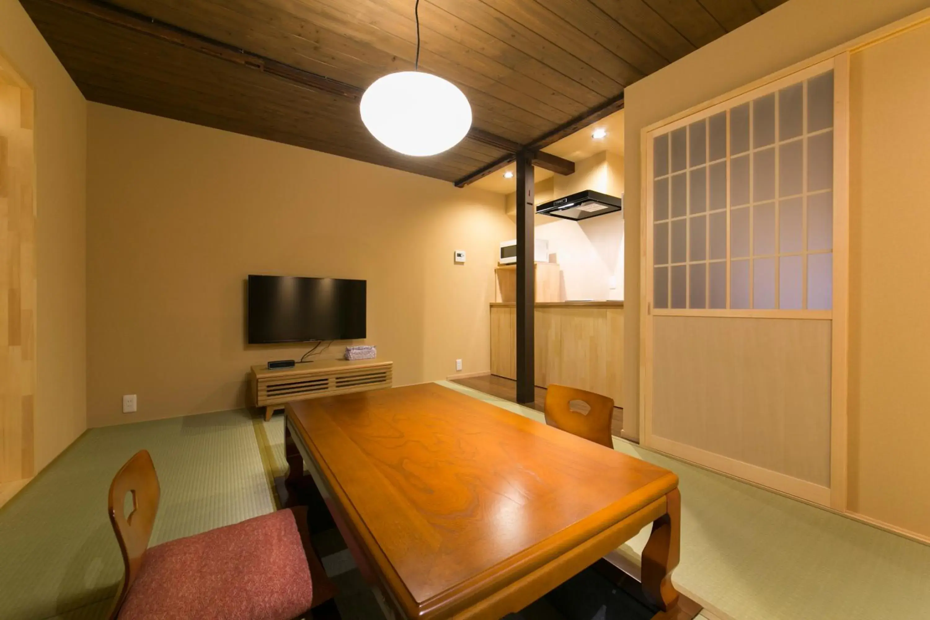 Living room in 京一軒町家 さと居 香雪 SATOI KOSETSU Shichijo-Mibu Living room in 京一軒町家 さと居 香雪 SATOI KOSETSU Shichijo-Mibu